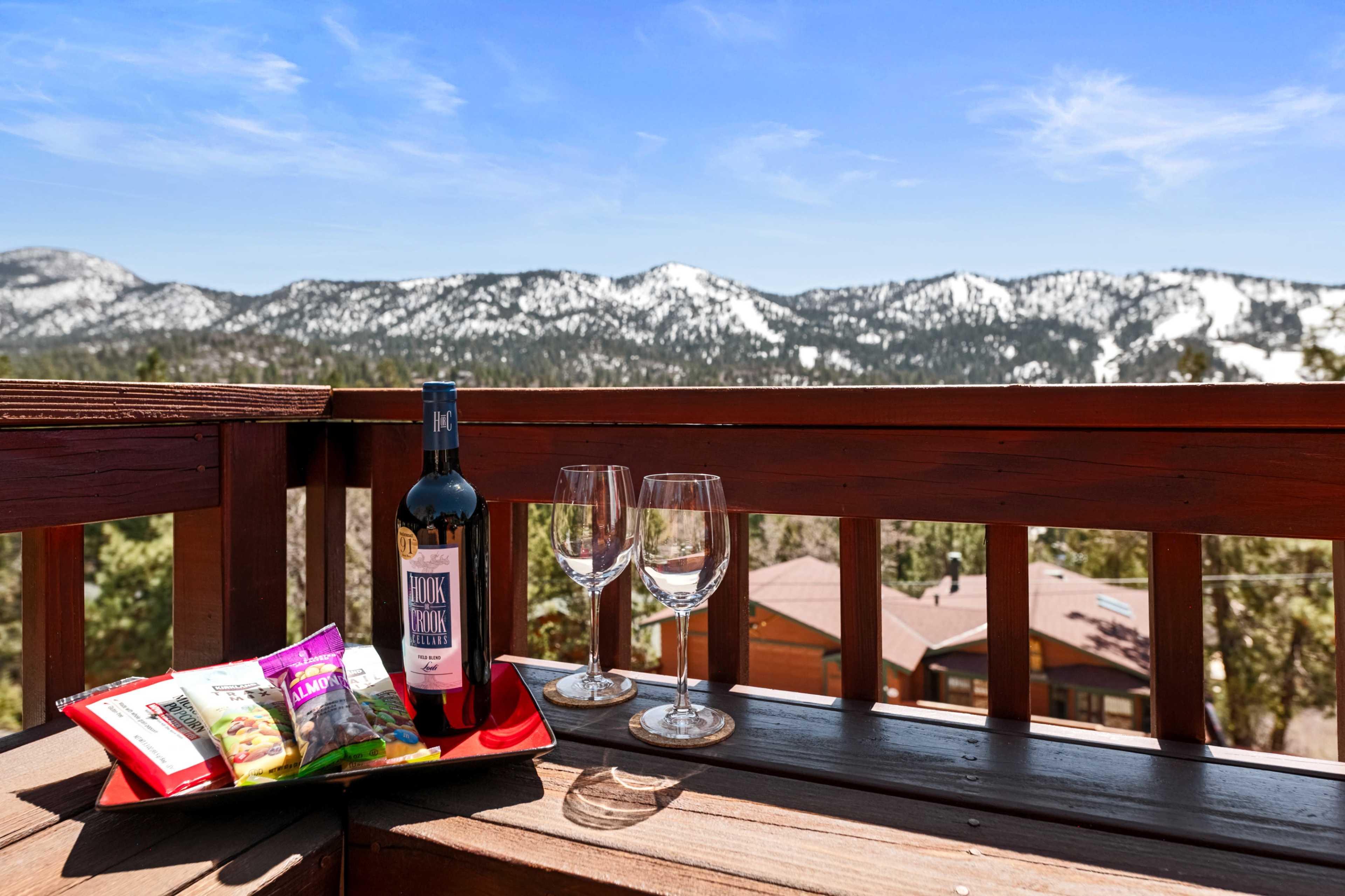 Stunning Cabin w/gorgeous views, deck, yard &  spa. Image in Big Bear Lake, Big Bear Lake, CA