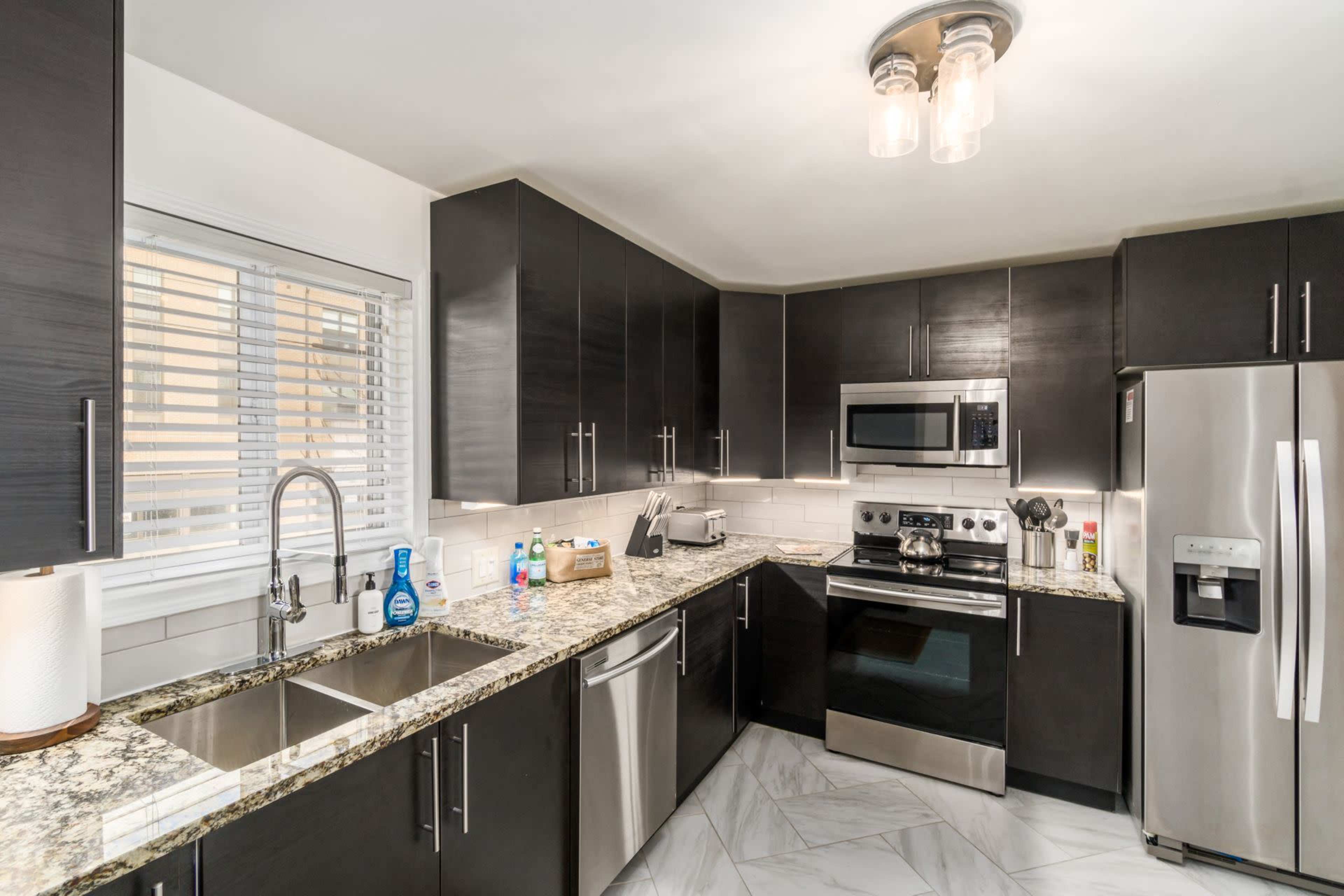 Newly Renovated Condo Image in Victorian Village, Columbus, OH