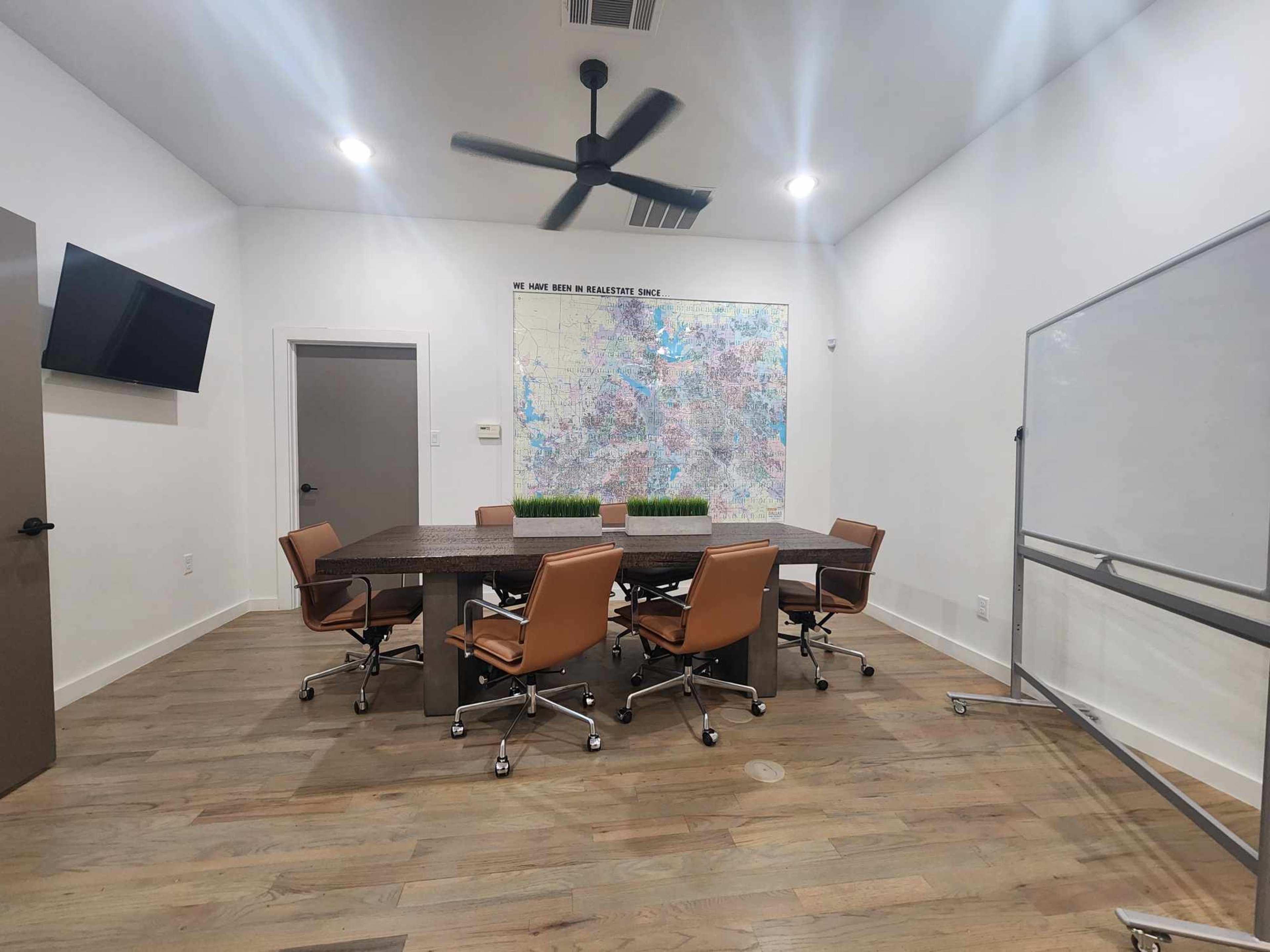 Modern Conference Space with Lounge + Kitchenette in Central Location Image in Dalworthington Gardens, Dalworthington Gardens, TX