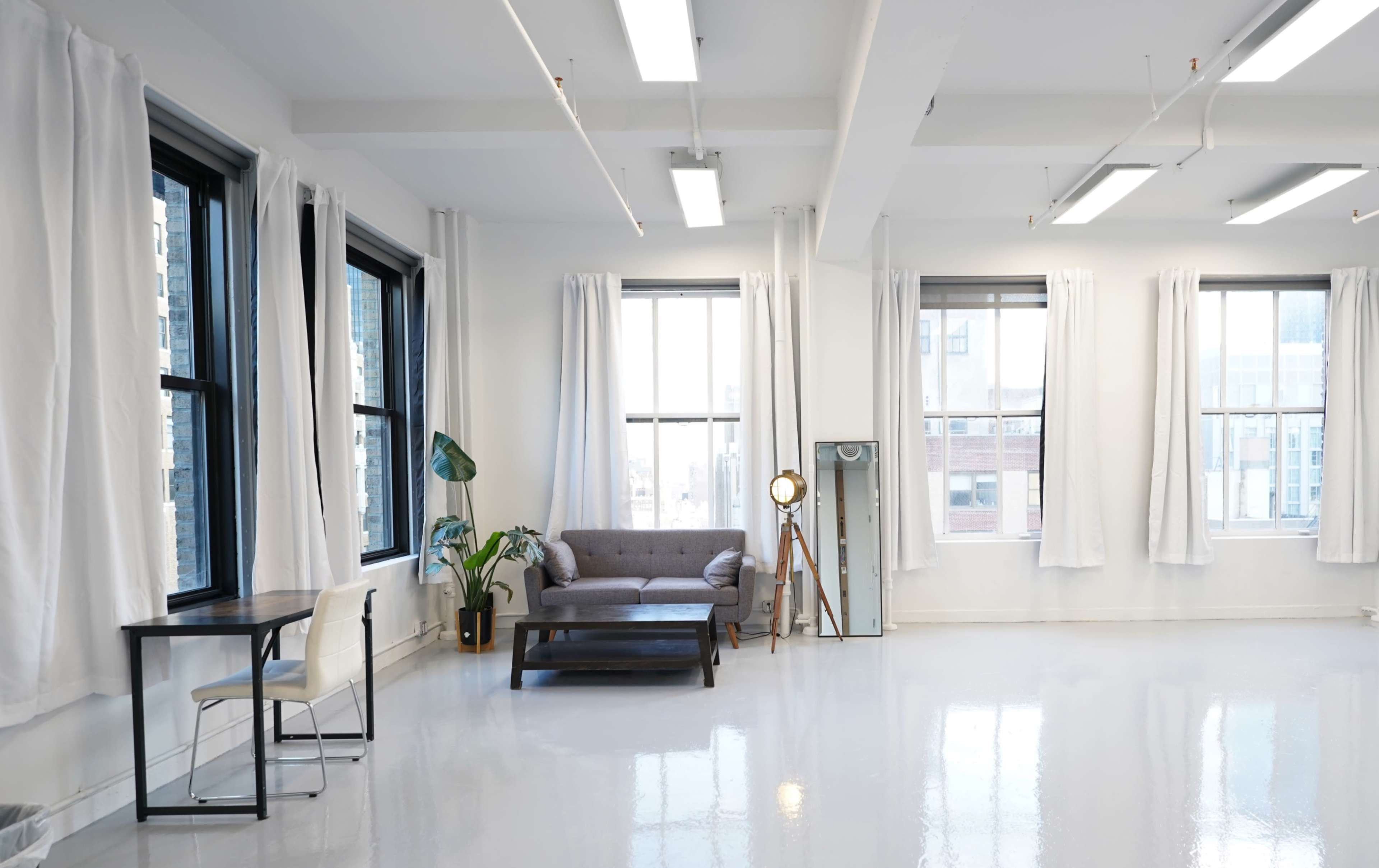 STUDIO WITH ICONIC CITY VIEWS Image in Midtown Manhattan, New York, NY