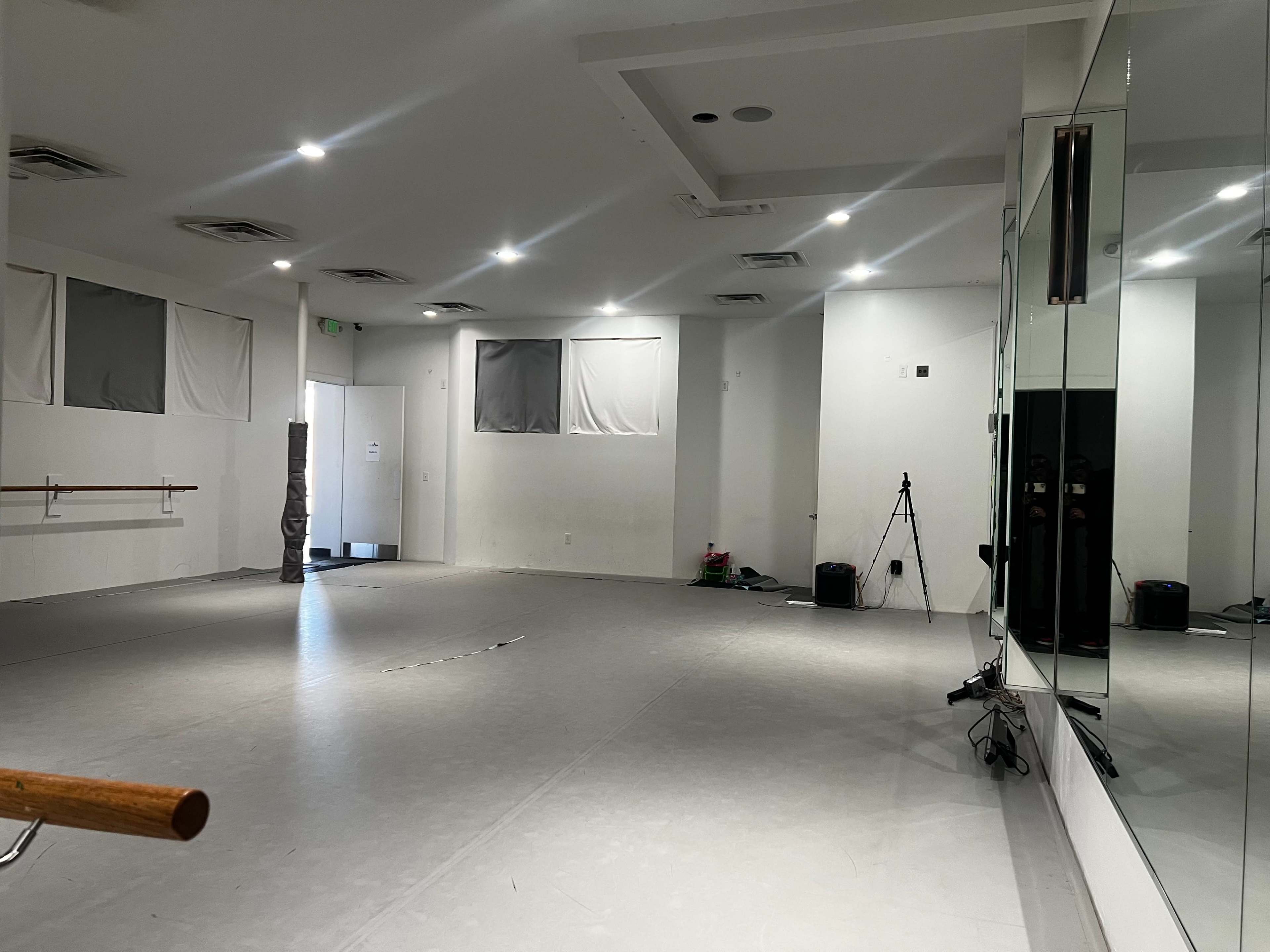 Spring Branch Area Dance Studio, Mirrors, Professional Sprung Floor, Marley, Barres Image in Memorial, HOUSTON, TX