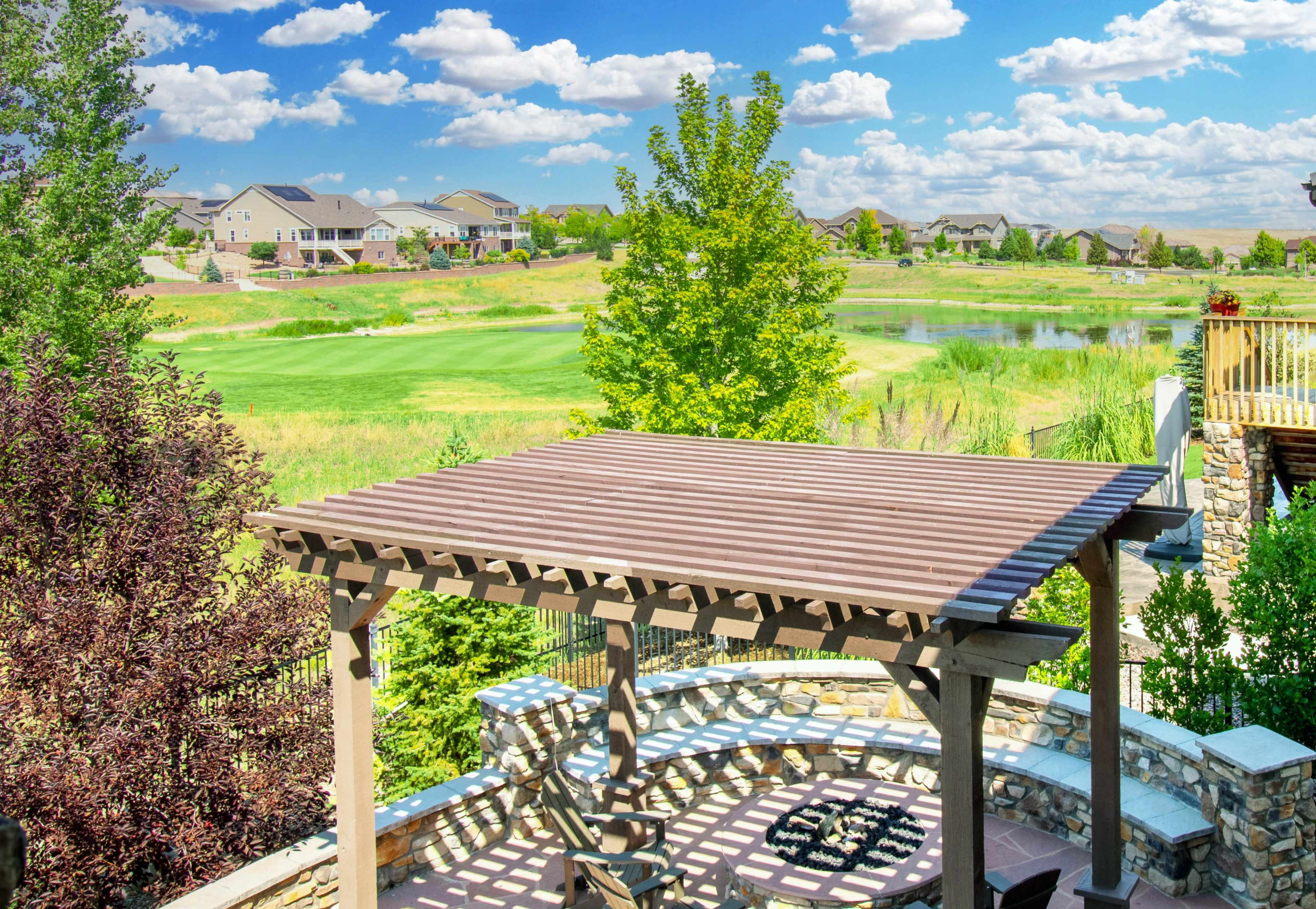 Sunset Casa: Mini-Golf Hot Tub Fit pit on Golf Course Lake Views Image in Aurora, Aurora, CO