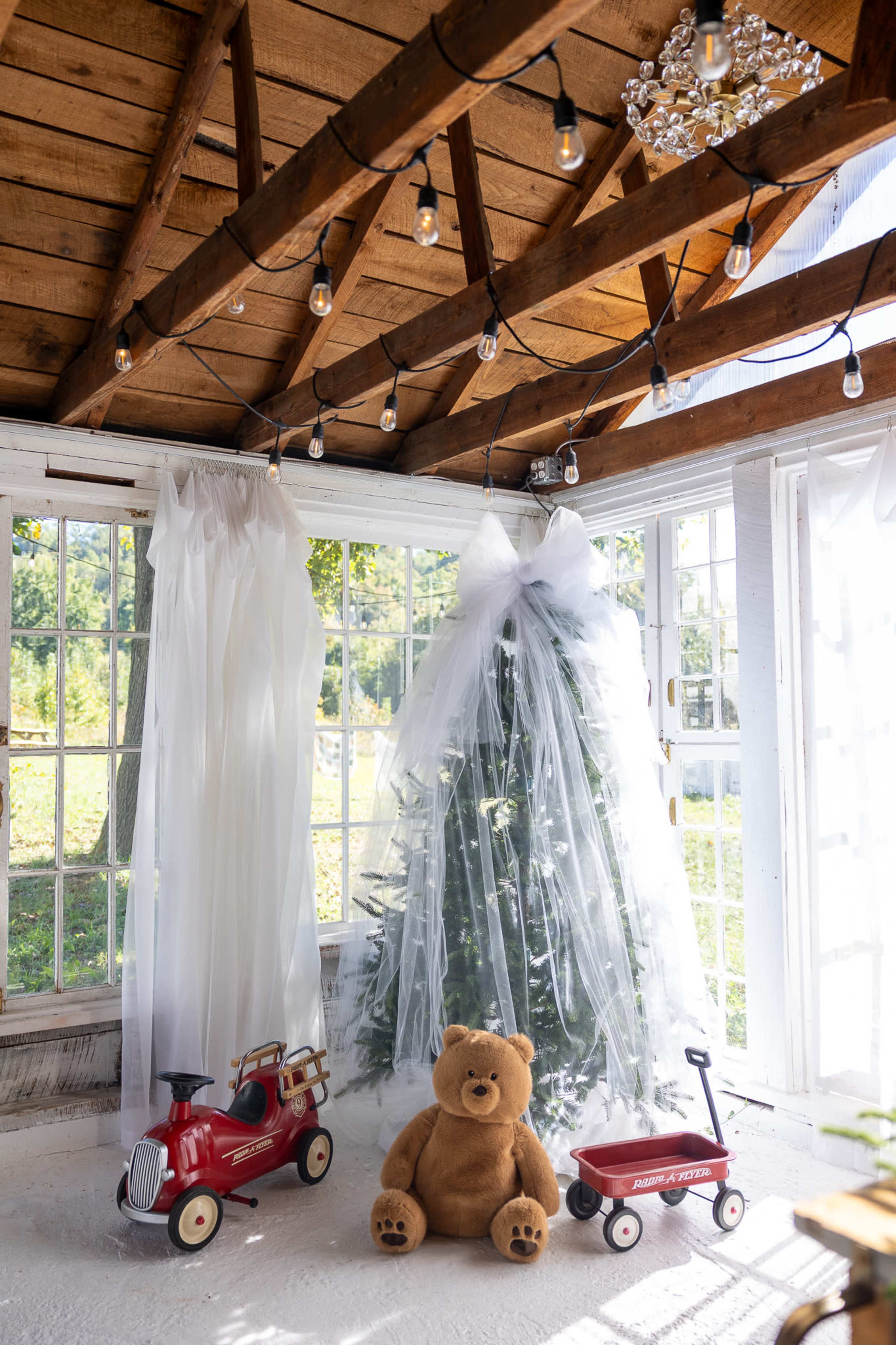 Glassholm Rustic Indoor Studio Image in , Knoxville, TN