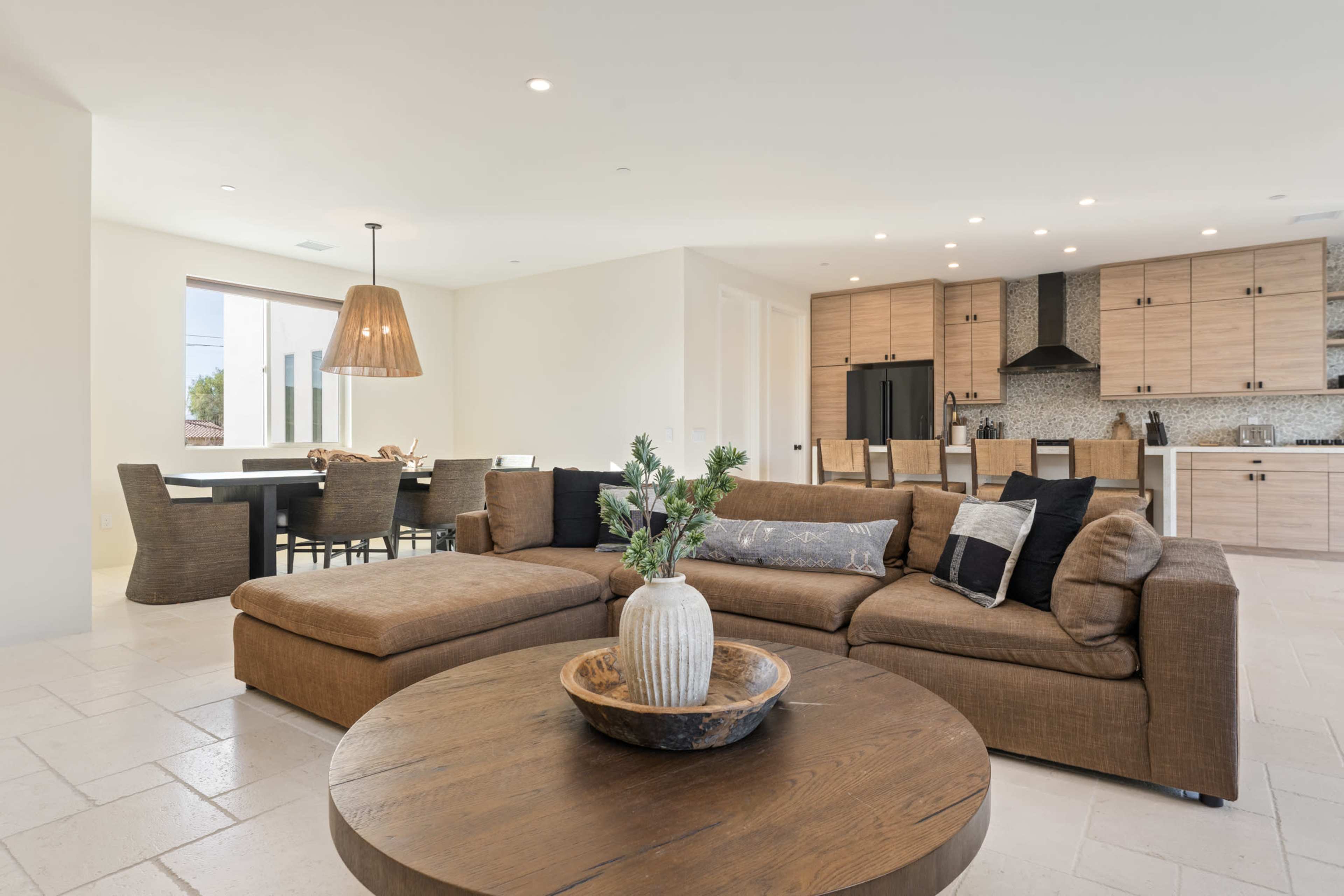 Stardust Luxe – A stylish luxury retreat in Yucca Valley with breathtaking views. Image in Yucca Valley, Yucca Valley, CA