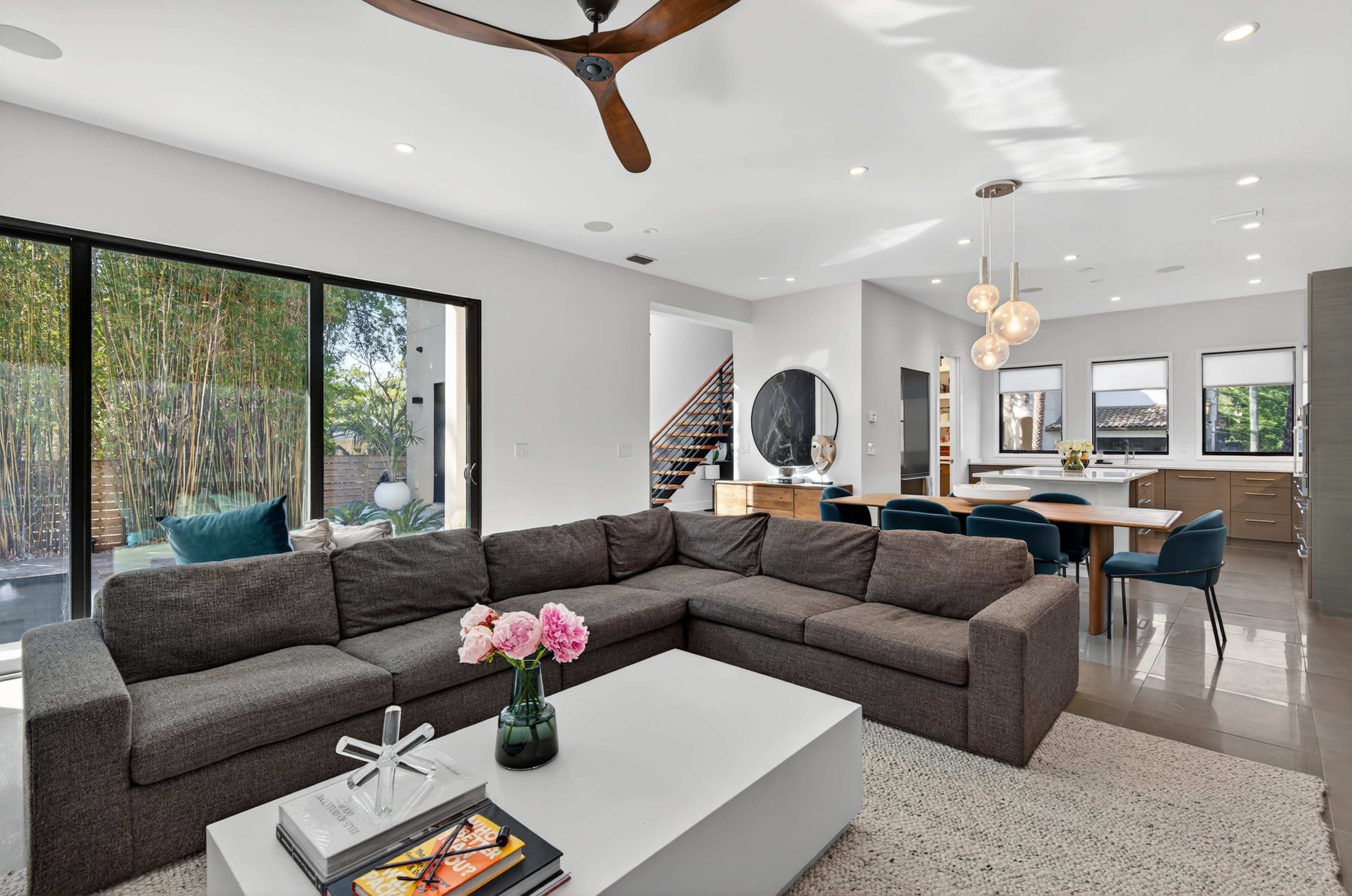 Luxury South Tampa Creative Production Home w/ Pool & Natural Light Image in Ballast Point, Tampa, FL