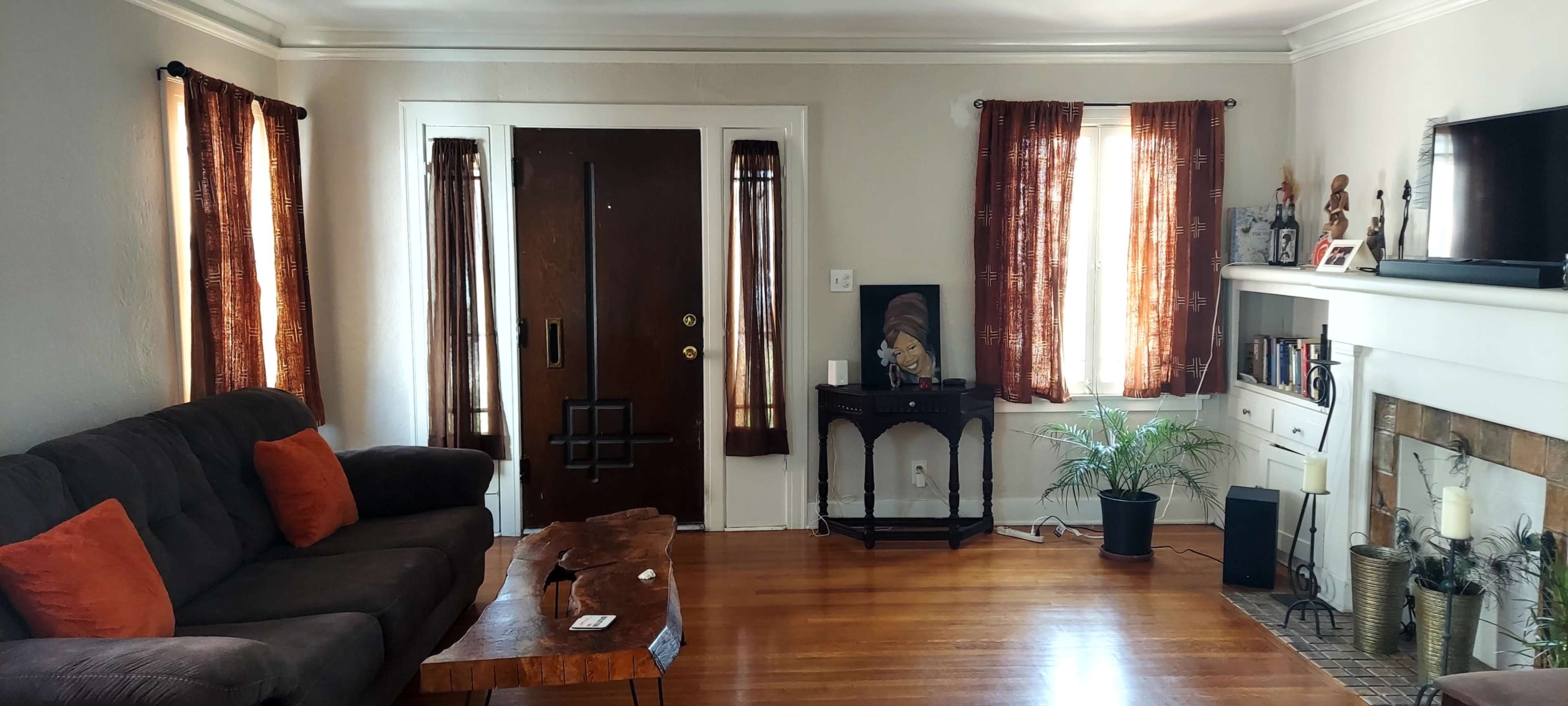 Stylish One Bedroom in Burgeoning Leimert Park Image in Hyde Park, Los Angeles, CA