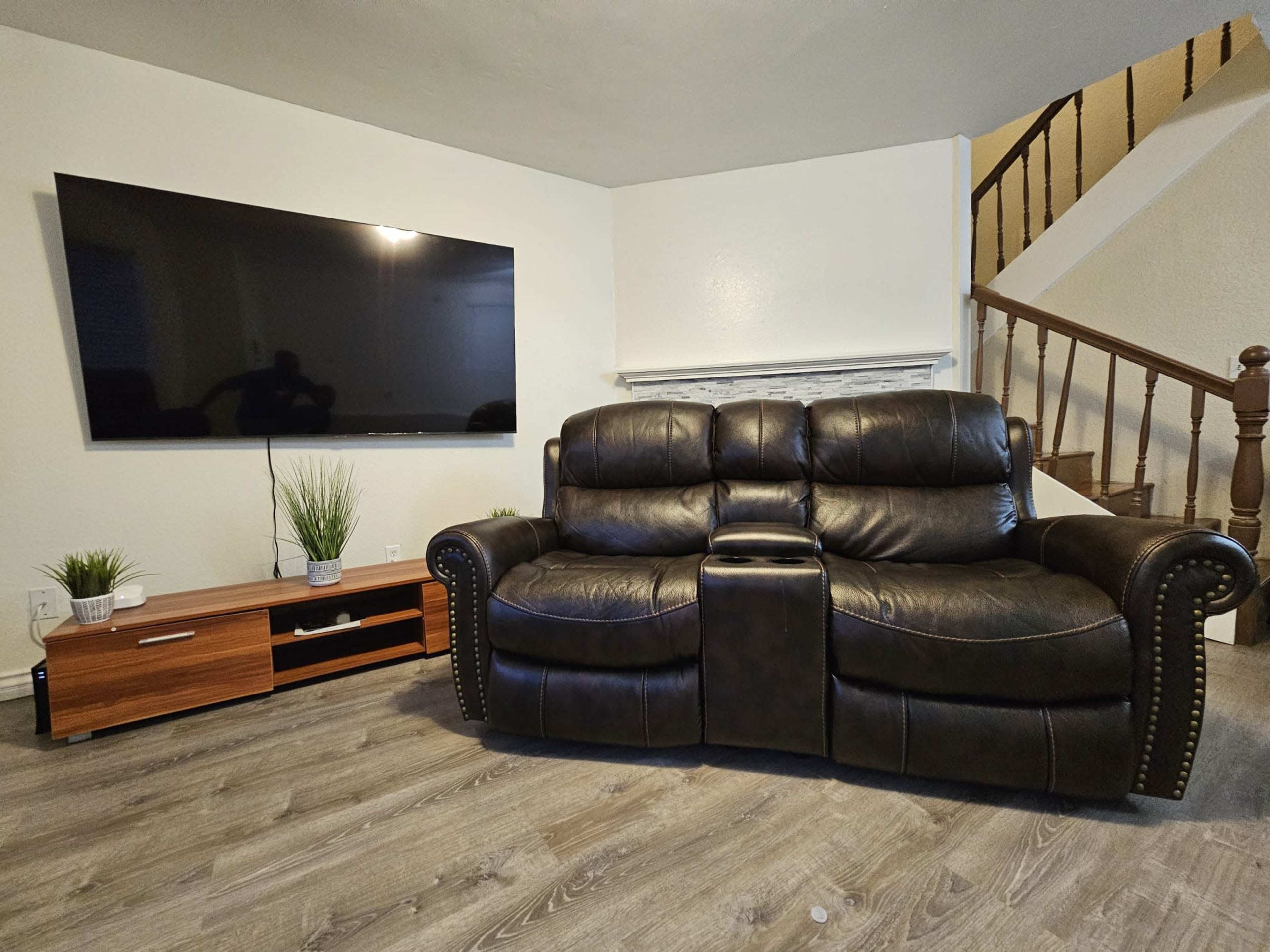 Creative Space for Meetings, Office Use, and Group Gatherings Near Disney and LA Image in Norwalk, Norwalk, CA