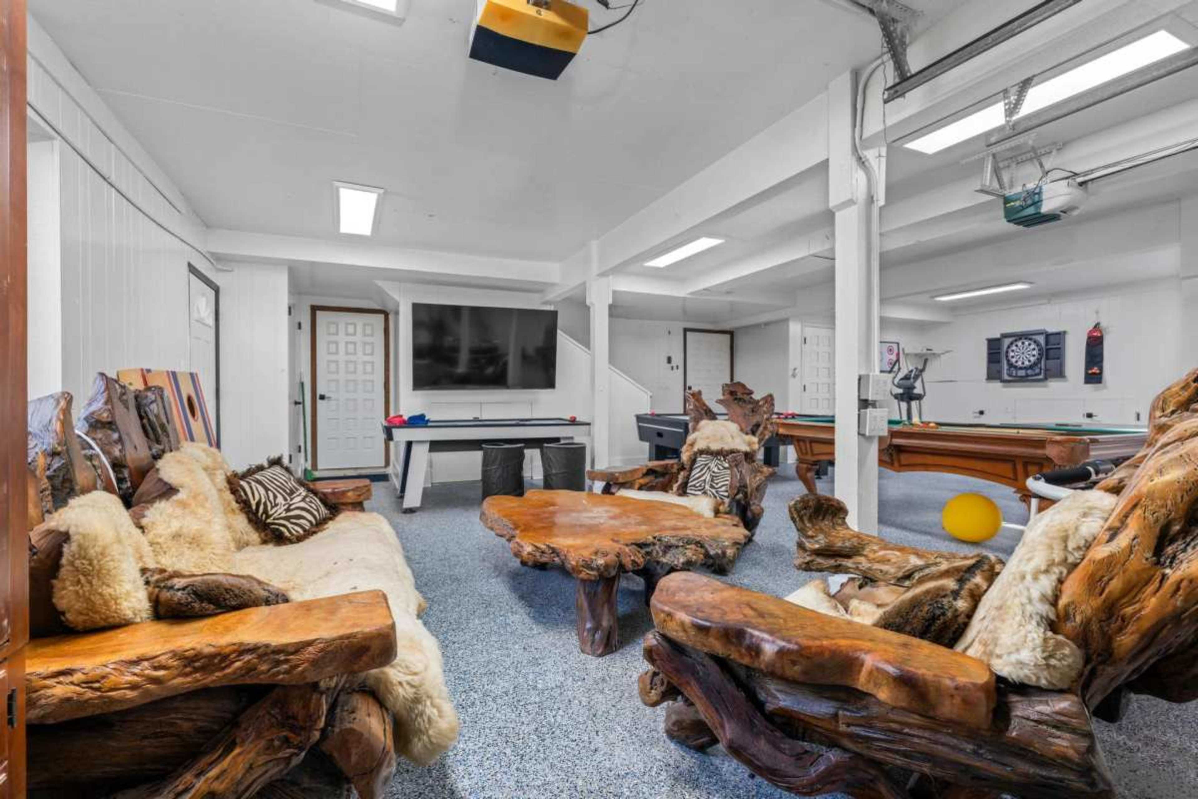 Grand Waterside Estate Image in , Modesto, CA