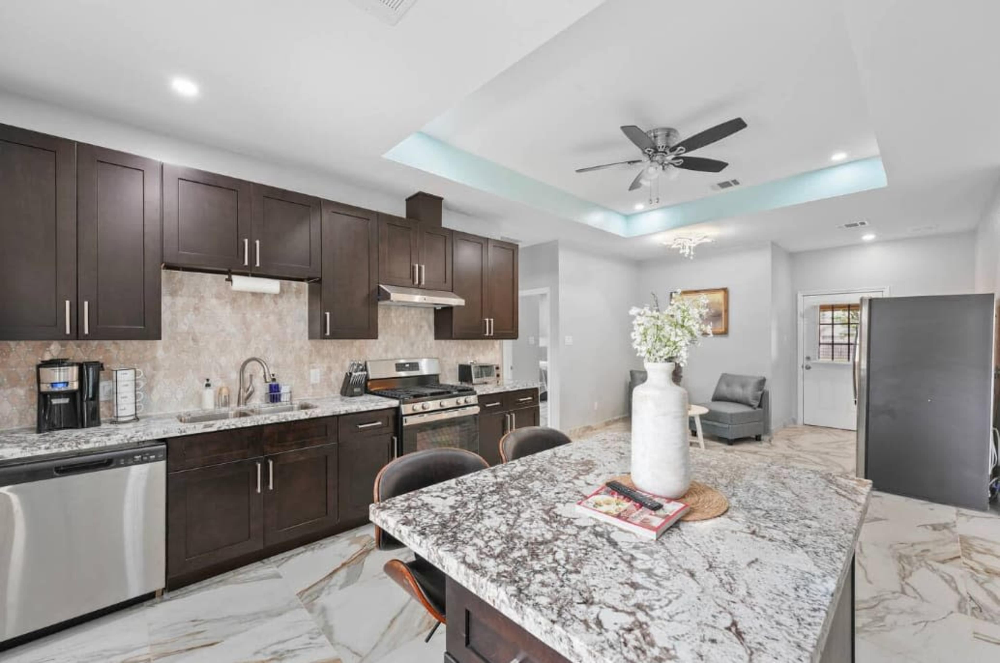 4 bedroom, 4 full bathroom home located next to Hobby Airport Image in Greater Hobby Area, Houston, TX