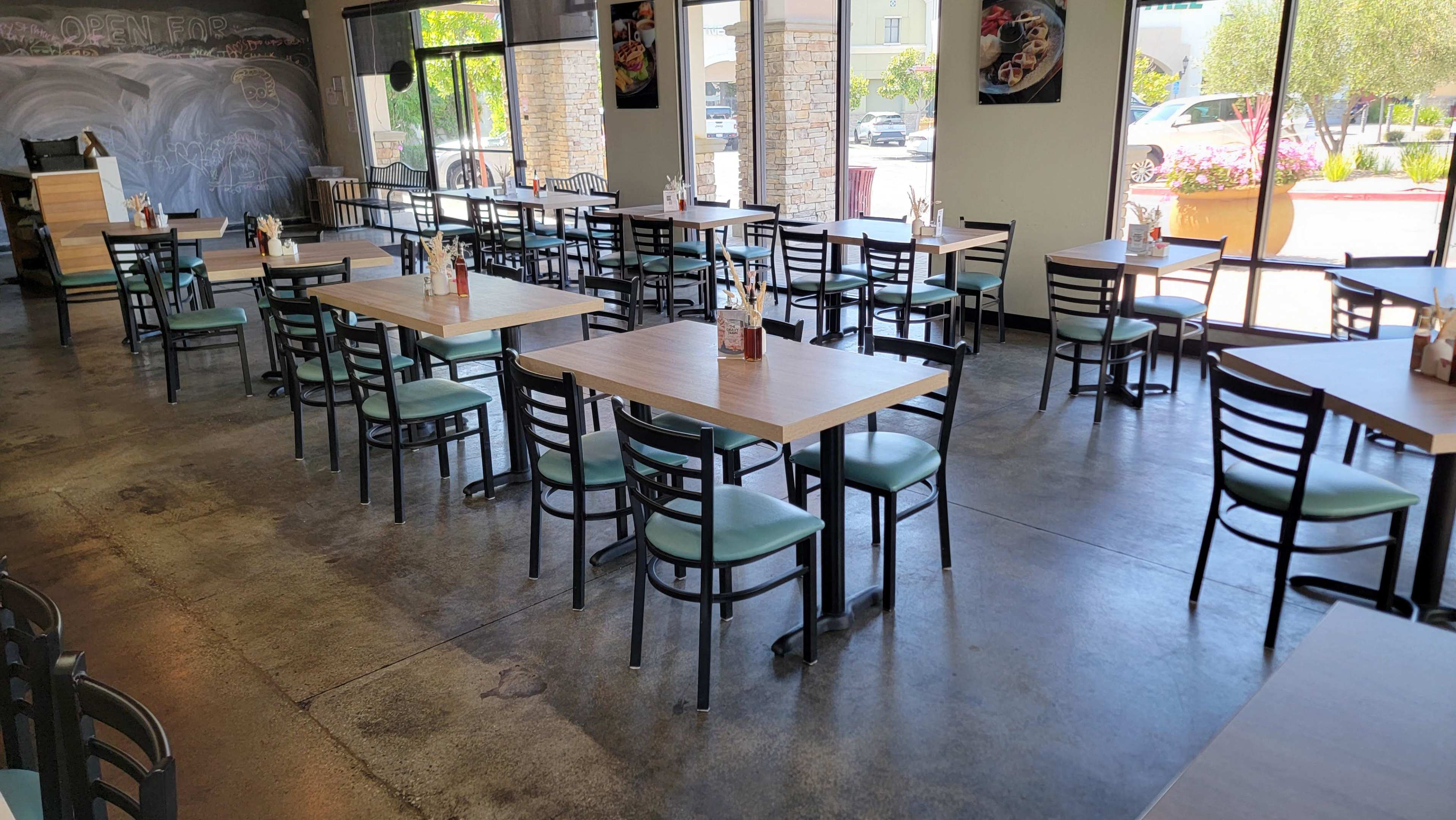 Bright, Versatile Dining Space Perfect for Events or Filming Image in Newbury Park, Newbury Park, CA