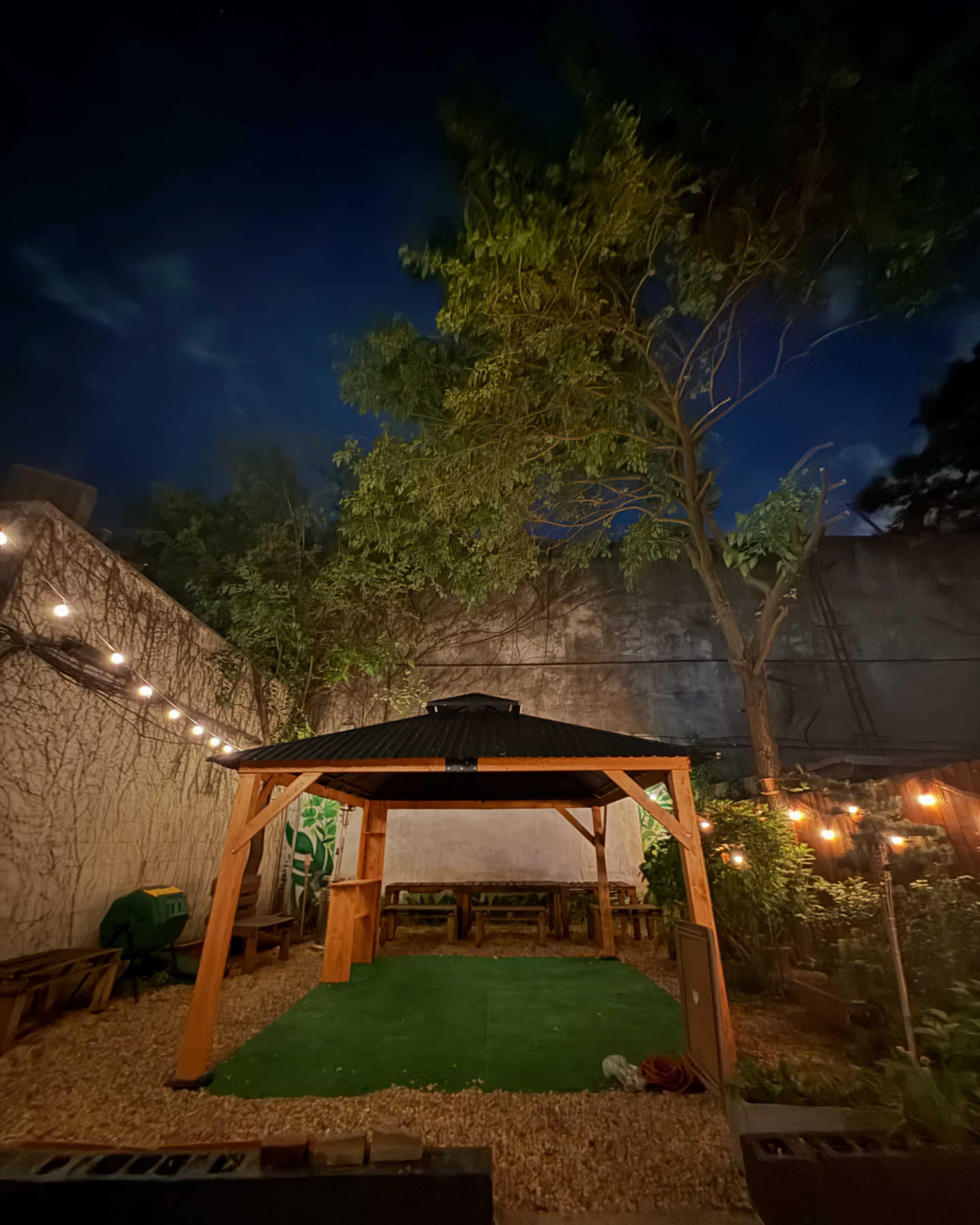 HUGE SPACIOUS luxury Hidden gem Garden Outdoor event space Urban garden backyard plant-filled space. Image in Bushwick, Brooklyn, NY