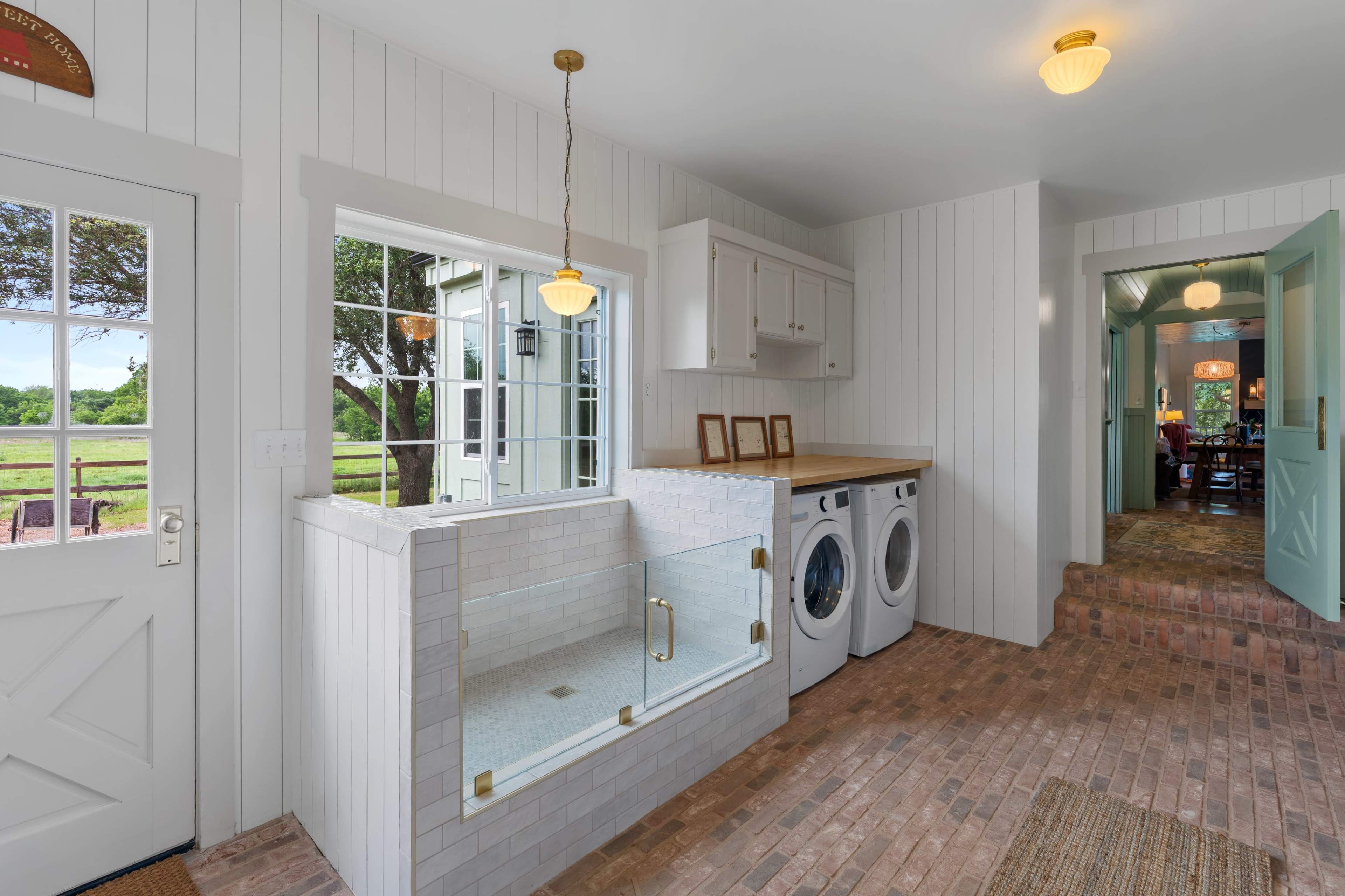 Charming Country Cottage on 8 Acres | Vintage Farmhouse & Scenic Photo Location Image in , Alvarado, TX
