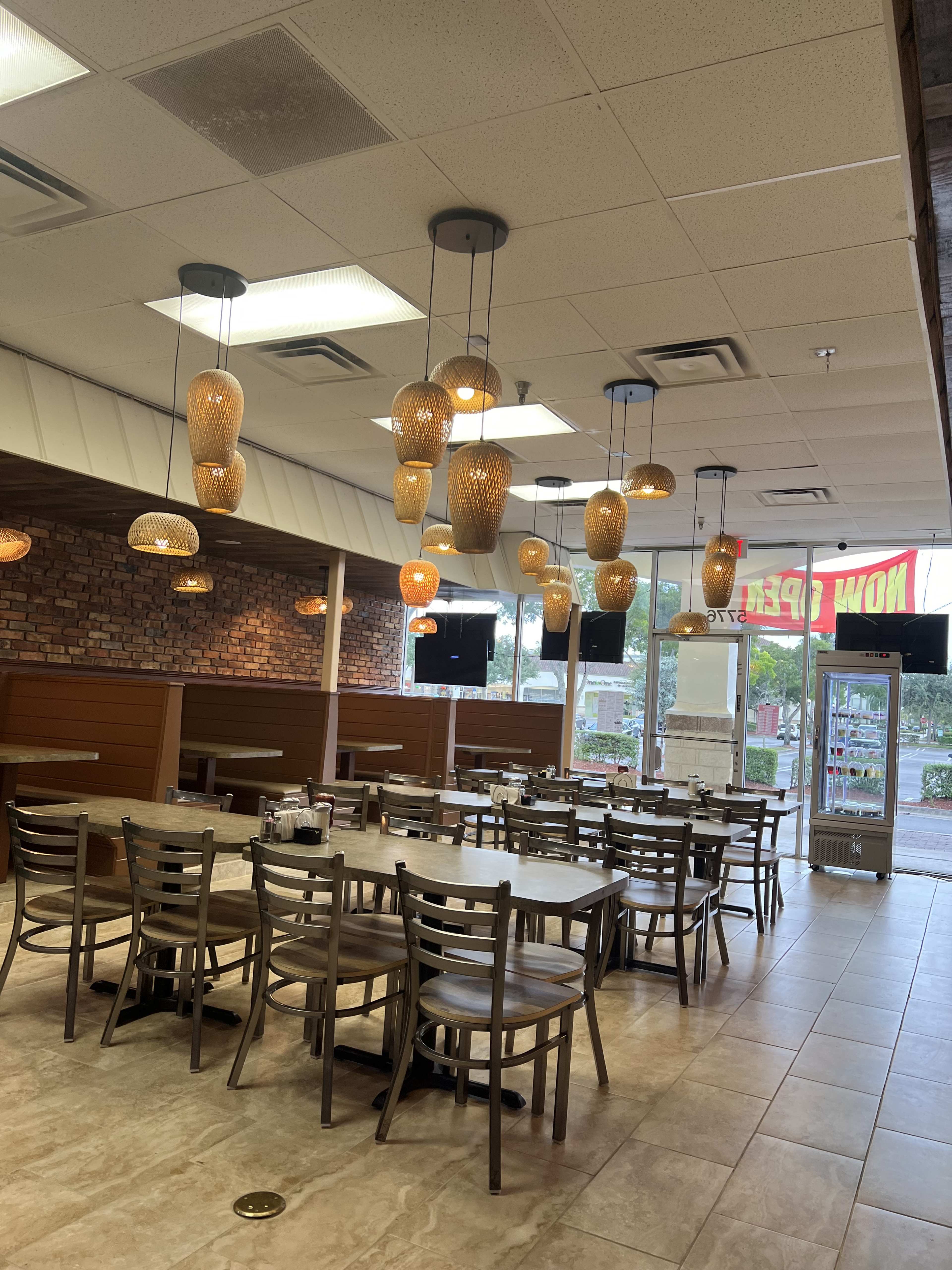 Vibrant Restaurant Venue with Customizable Dining Options Image in , Greenacres, Florida