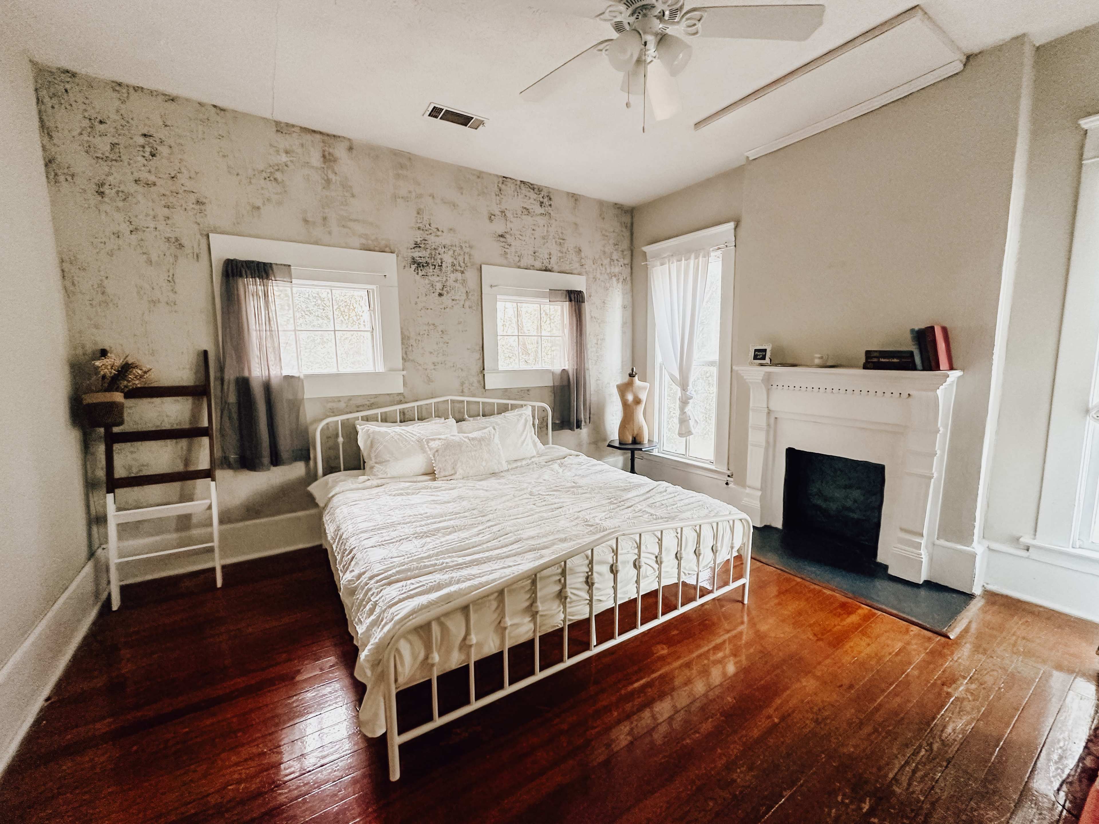 Vintage French Style Apartment Studio Image in Westchester Hills/Chelsea Heights, Decatur, GA