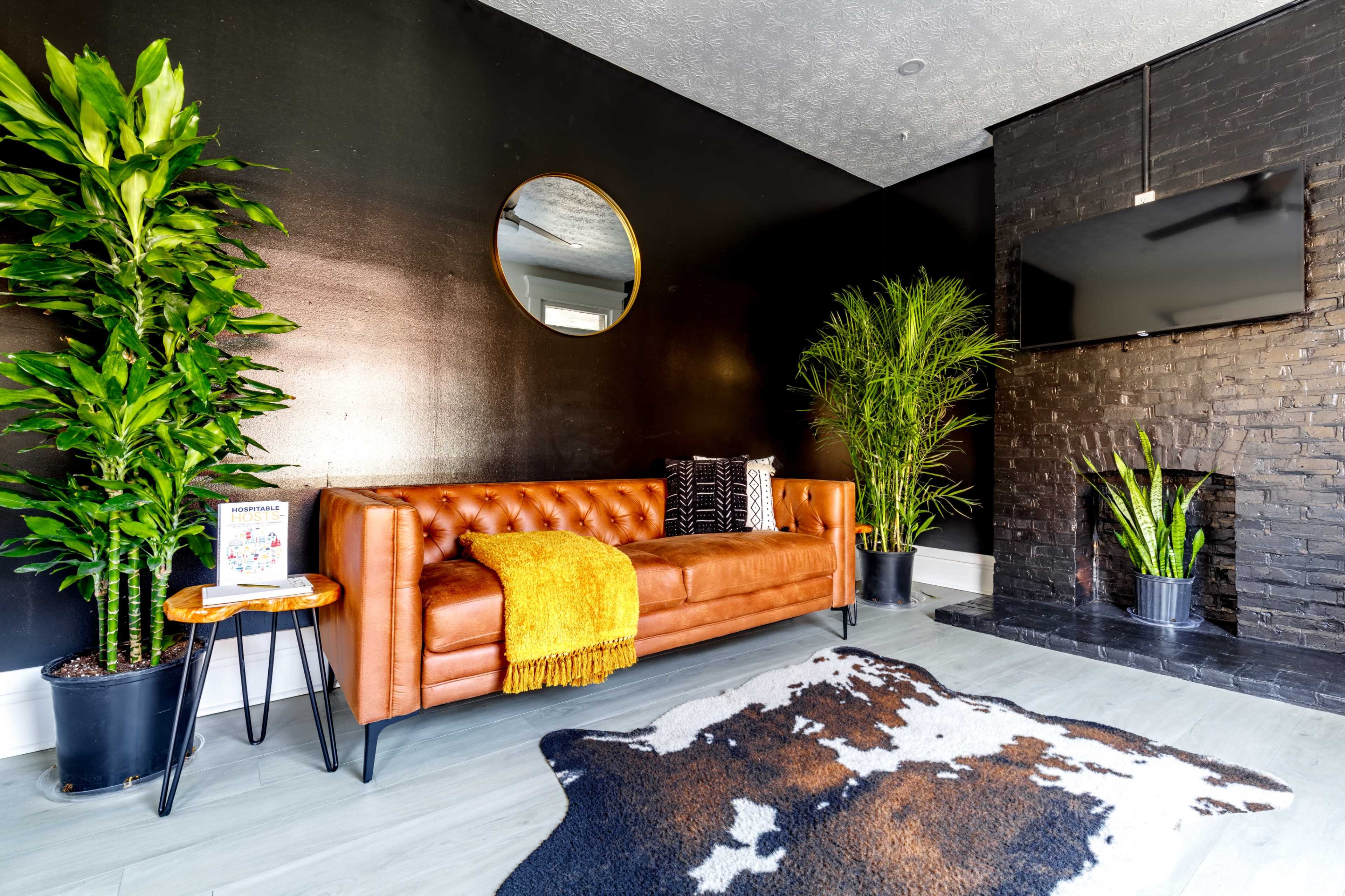 Casa Serena 🌿🐯 Convention - King Bed - Short North - Free Parking Image in Victorian Village, Columbus, OH