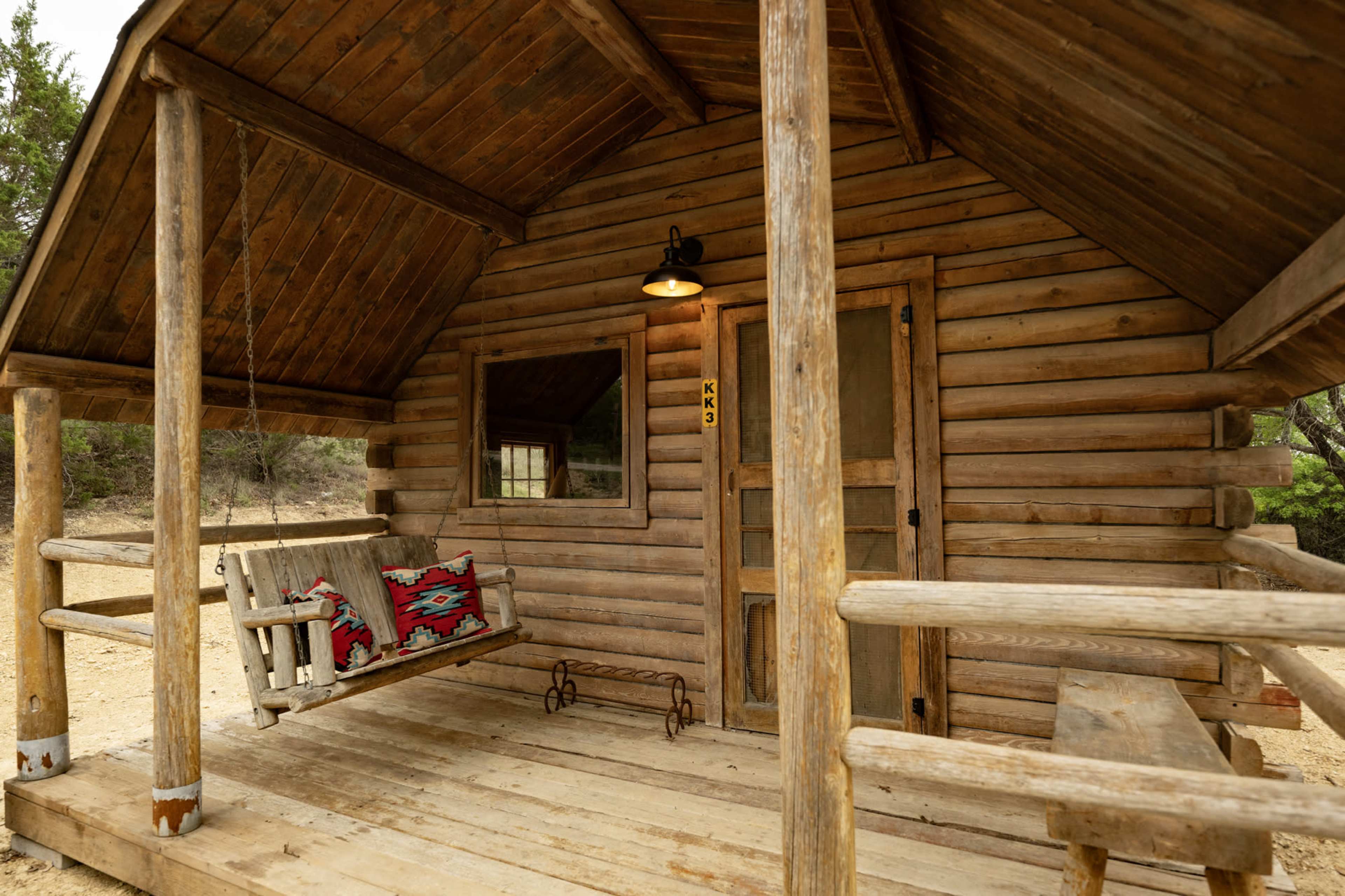 LITTLE ARTIST CABIN W/AUTHENTIC CLAWFOOT TUB Image in , Fort Worth, TX