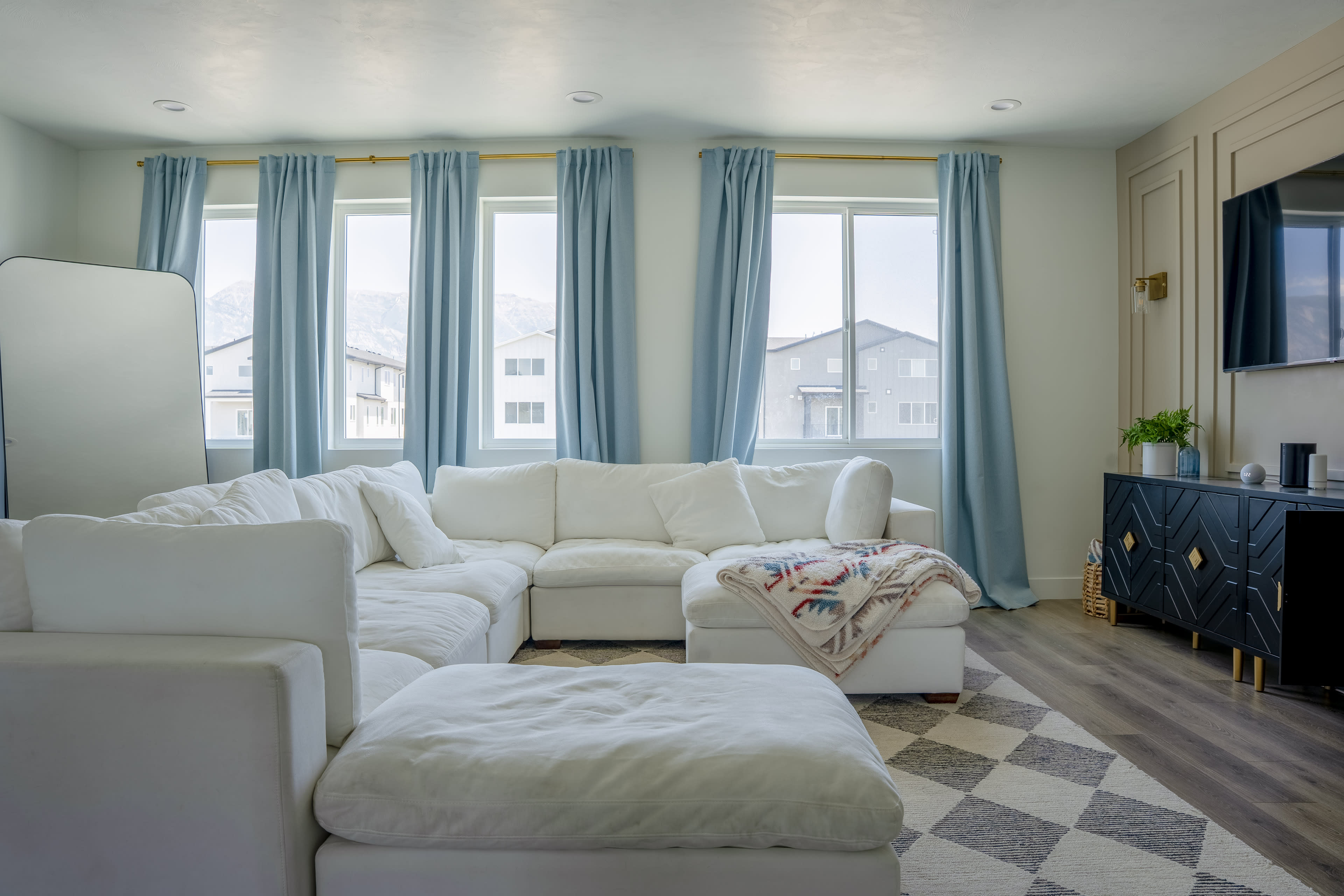 Modern Urban Townhome with Natural Light Image in American Fork, American Fork, UT
