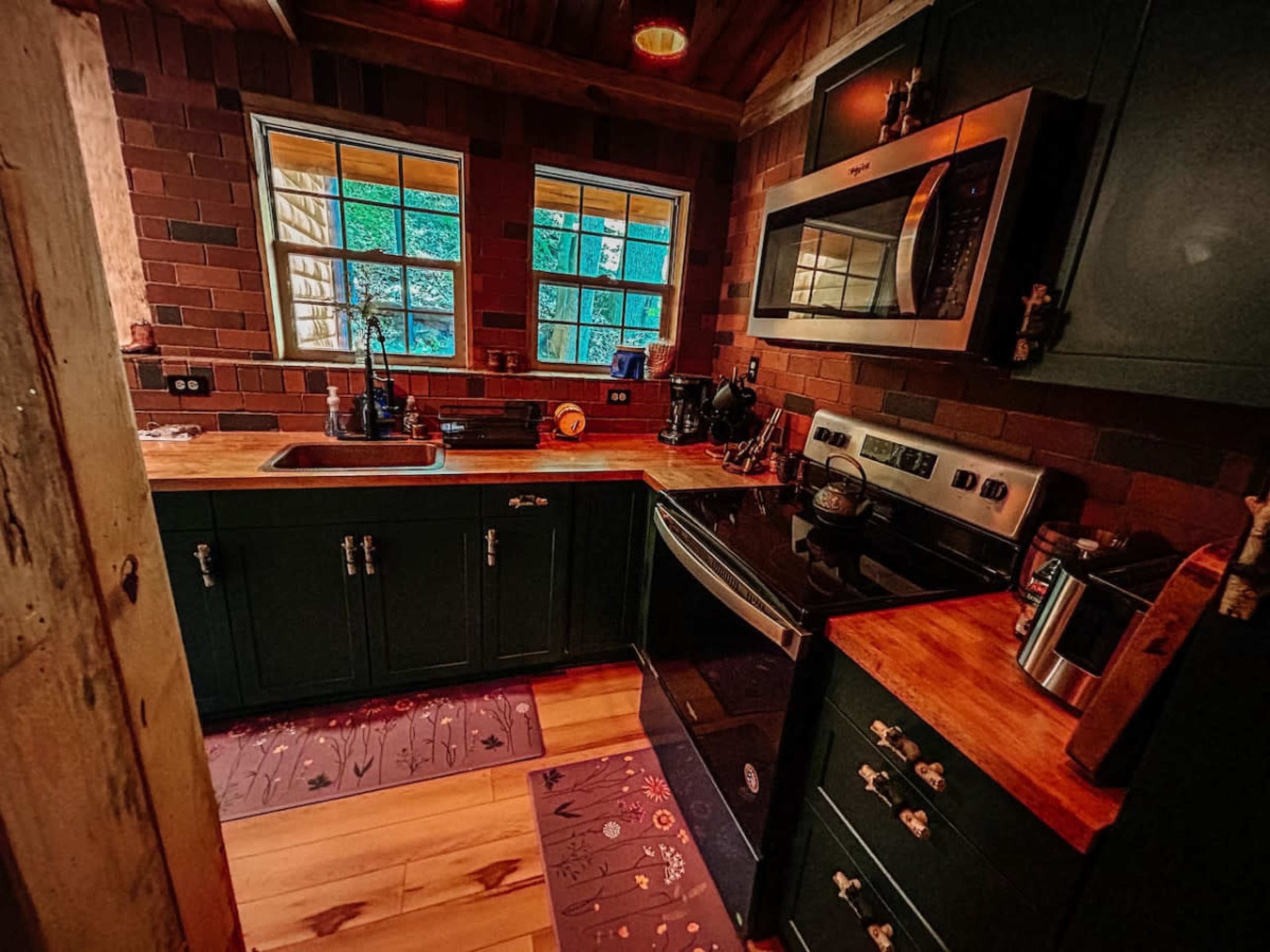 Hilltop Cabin Image in Jefferson Township, Martinsville, IN