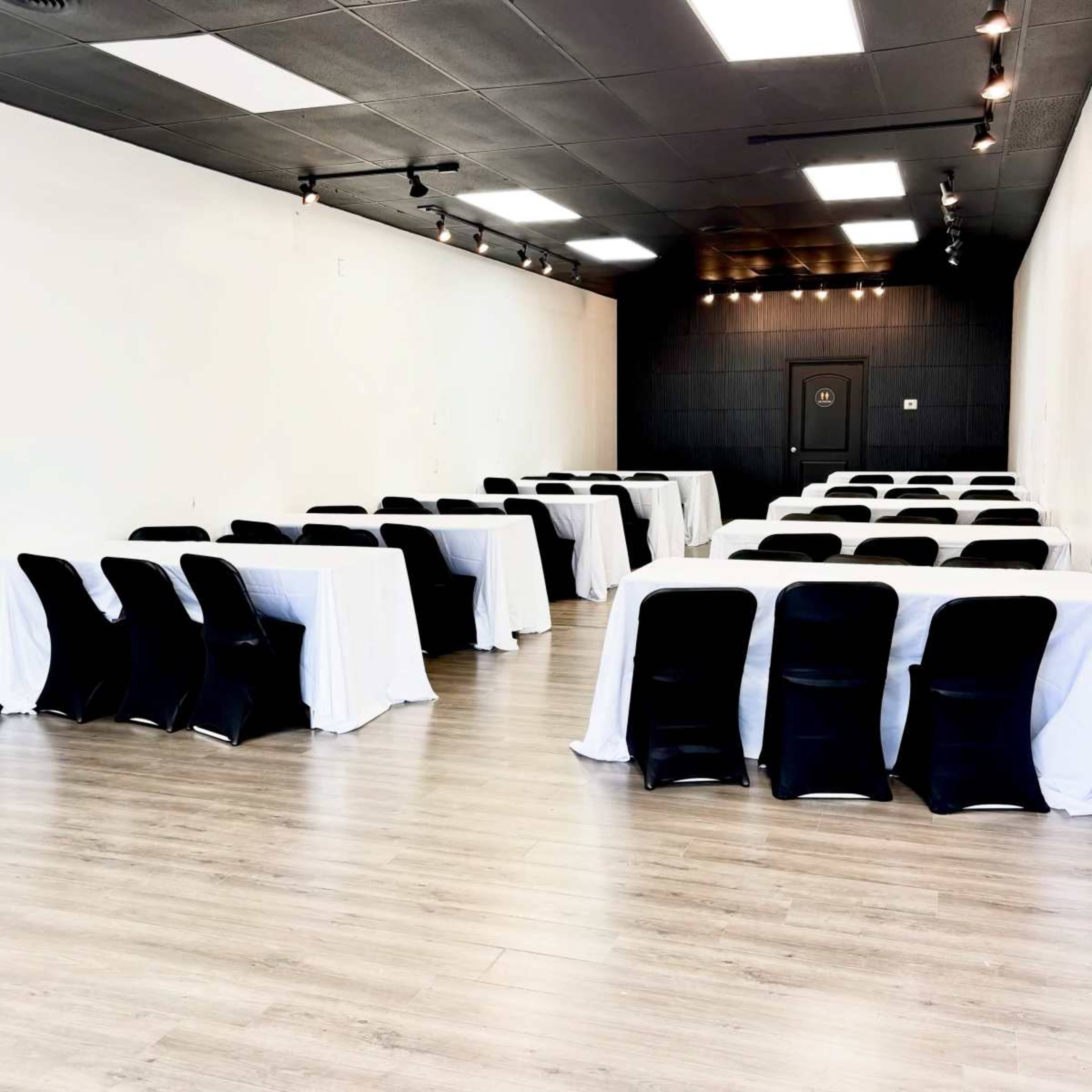 1000 Sq Ft North Side Fort Wayne Event Space for Intimate gatherings, Meetings & Celebrations Image in Washington Township, Fort wayne, IN