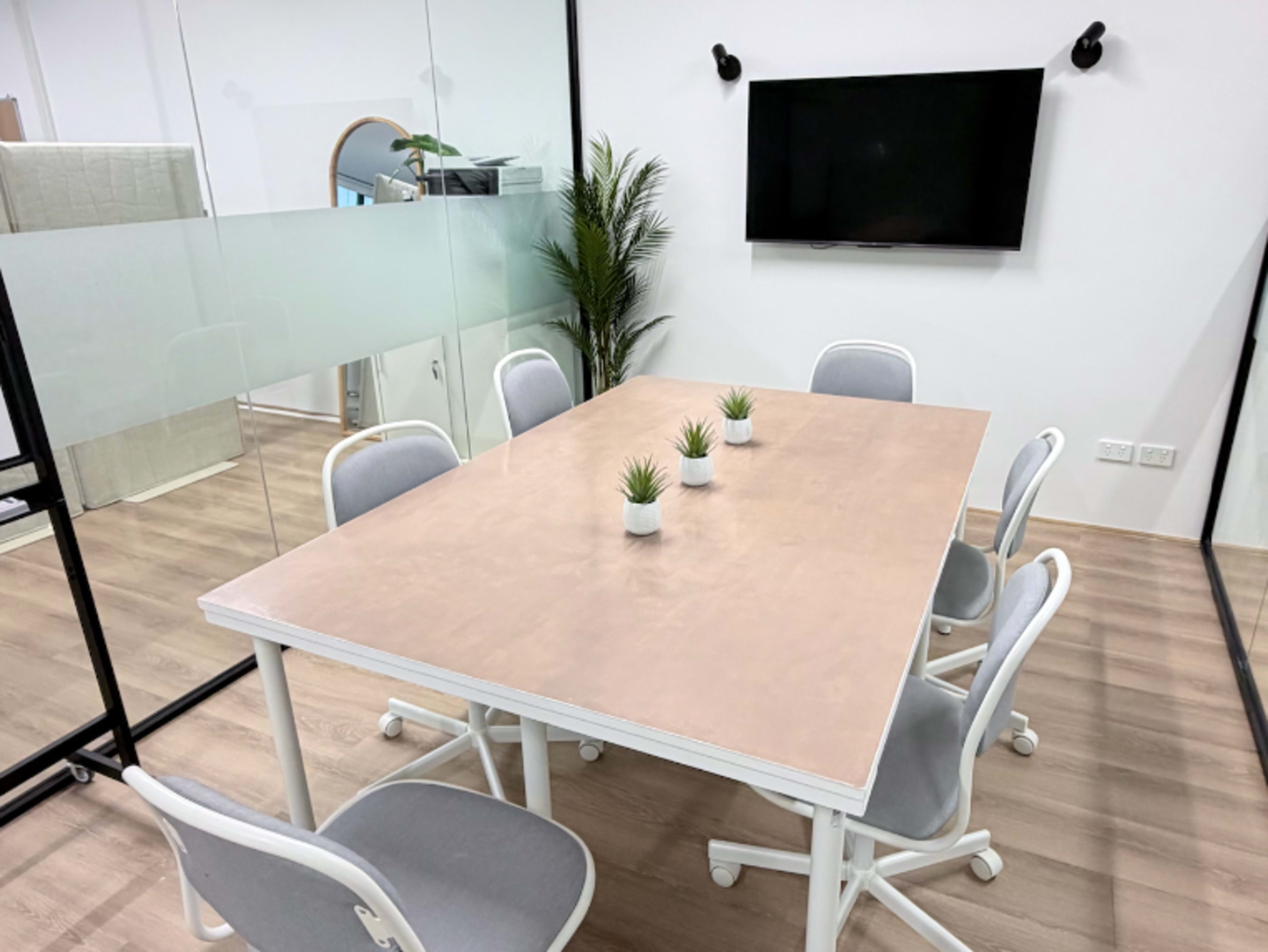 Client Waiting & Meeting Lounge