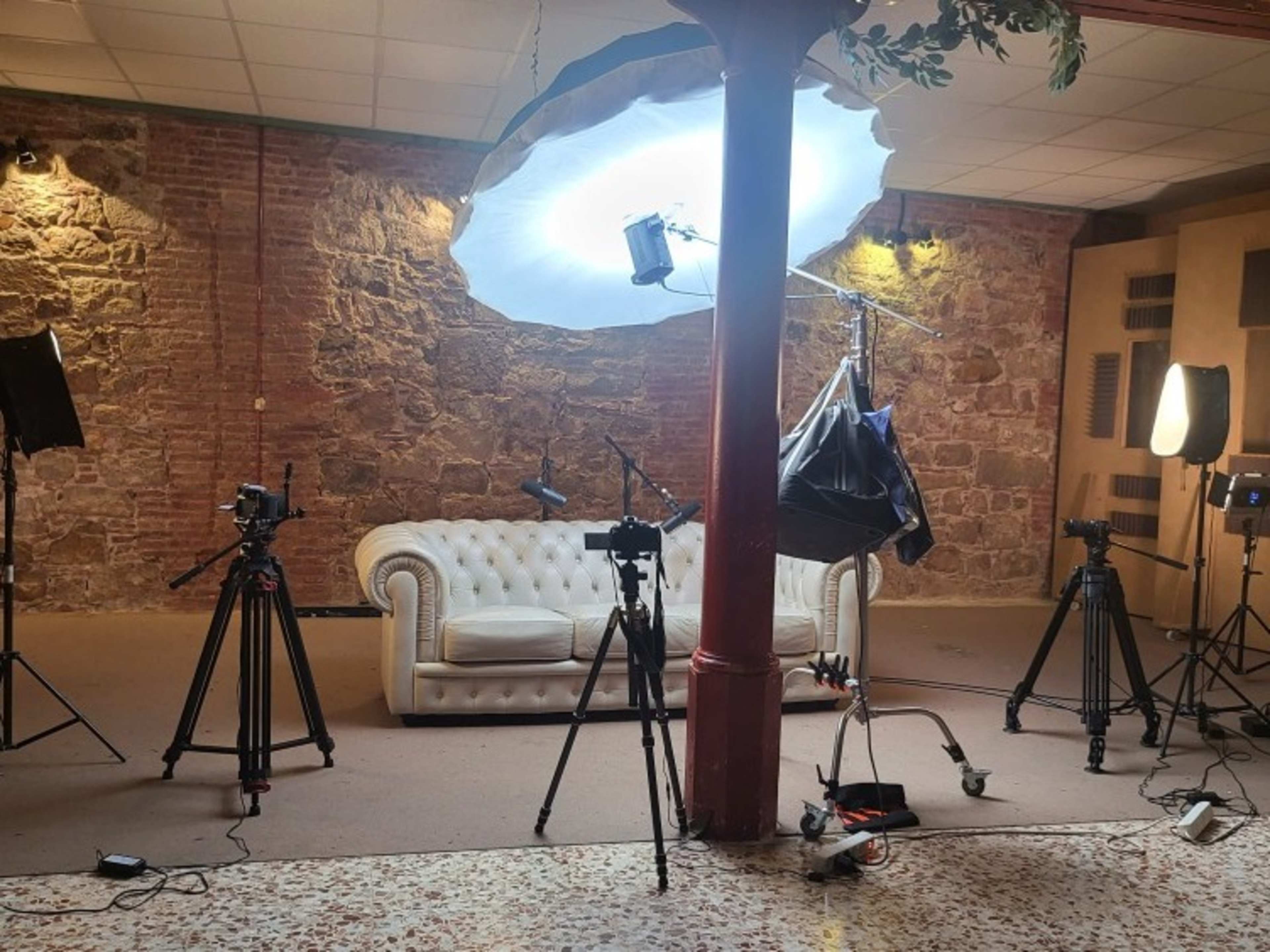 Set Podcast WITH 2 Cameras 4K