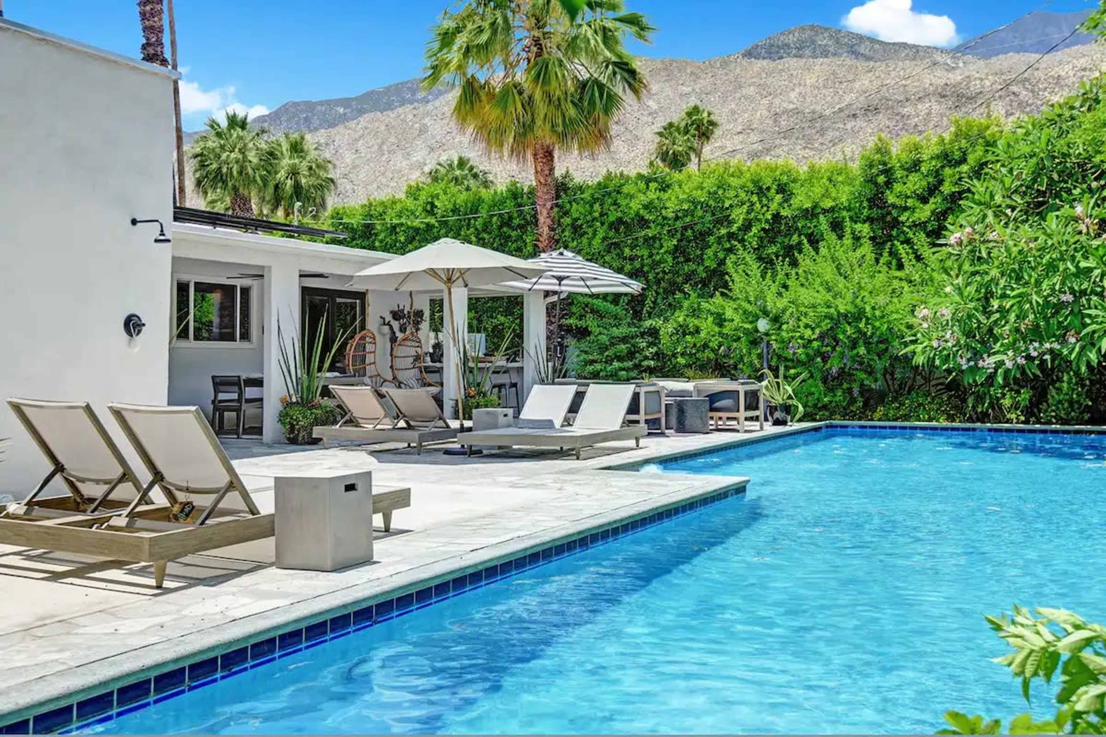 Centrally-located bungalow + Pool + Gym Image in Tahquitz River Estates, Palm Springs, CA