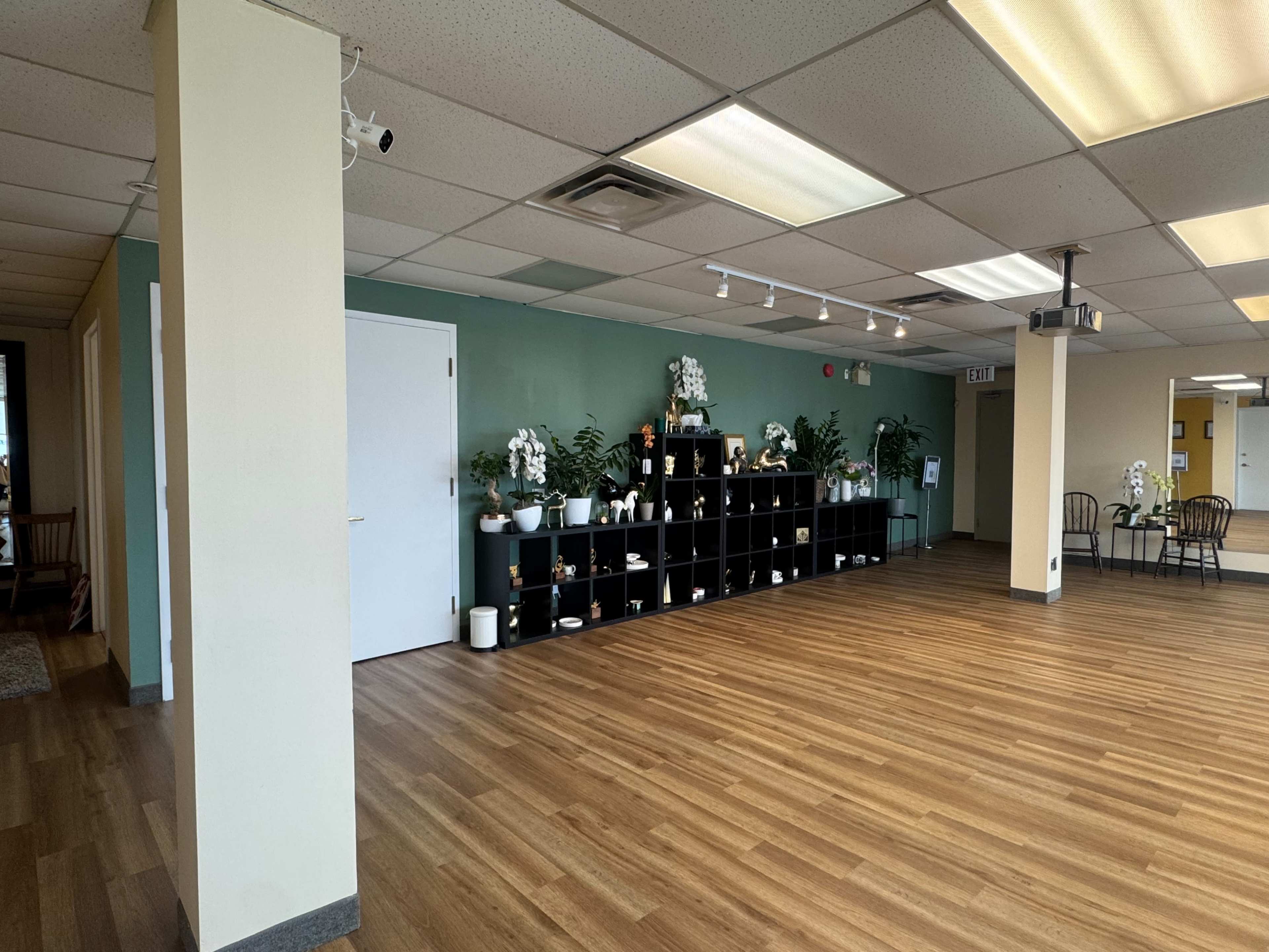 Bright Artistic Space with Full Mirror – Perfect for Exhibits, Workshops, and Movement Classes Image in Willowdale, Toronto, ON