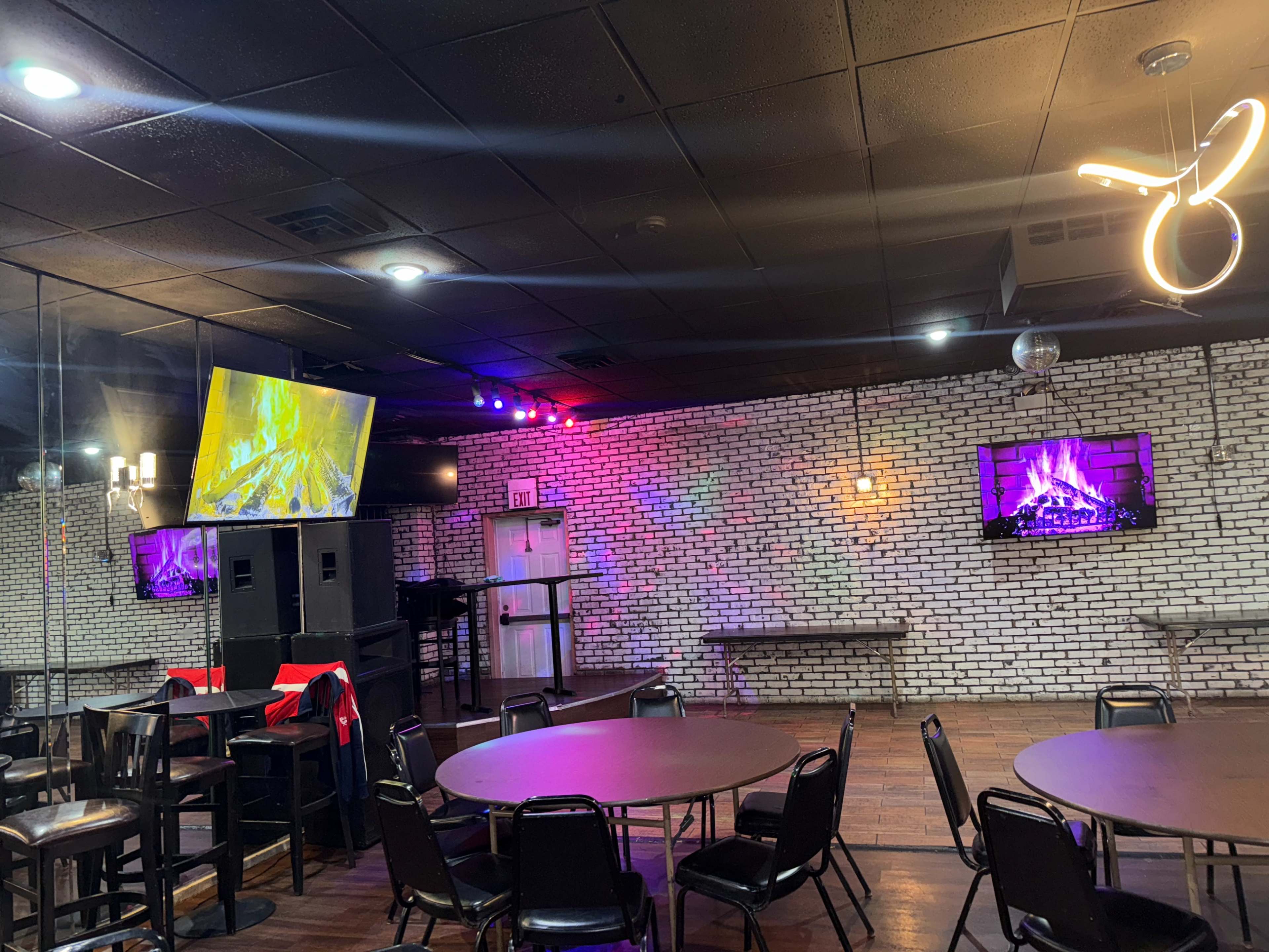 Beautiful Event Venue with Exposed Brick Image in Lyons Township, Justice, IL