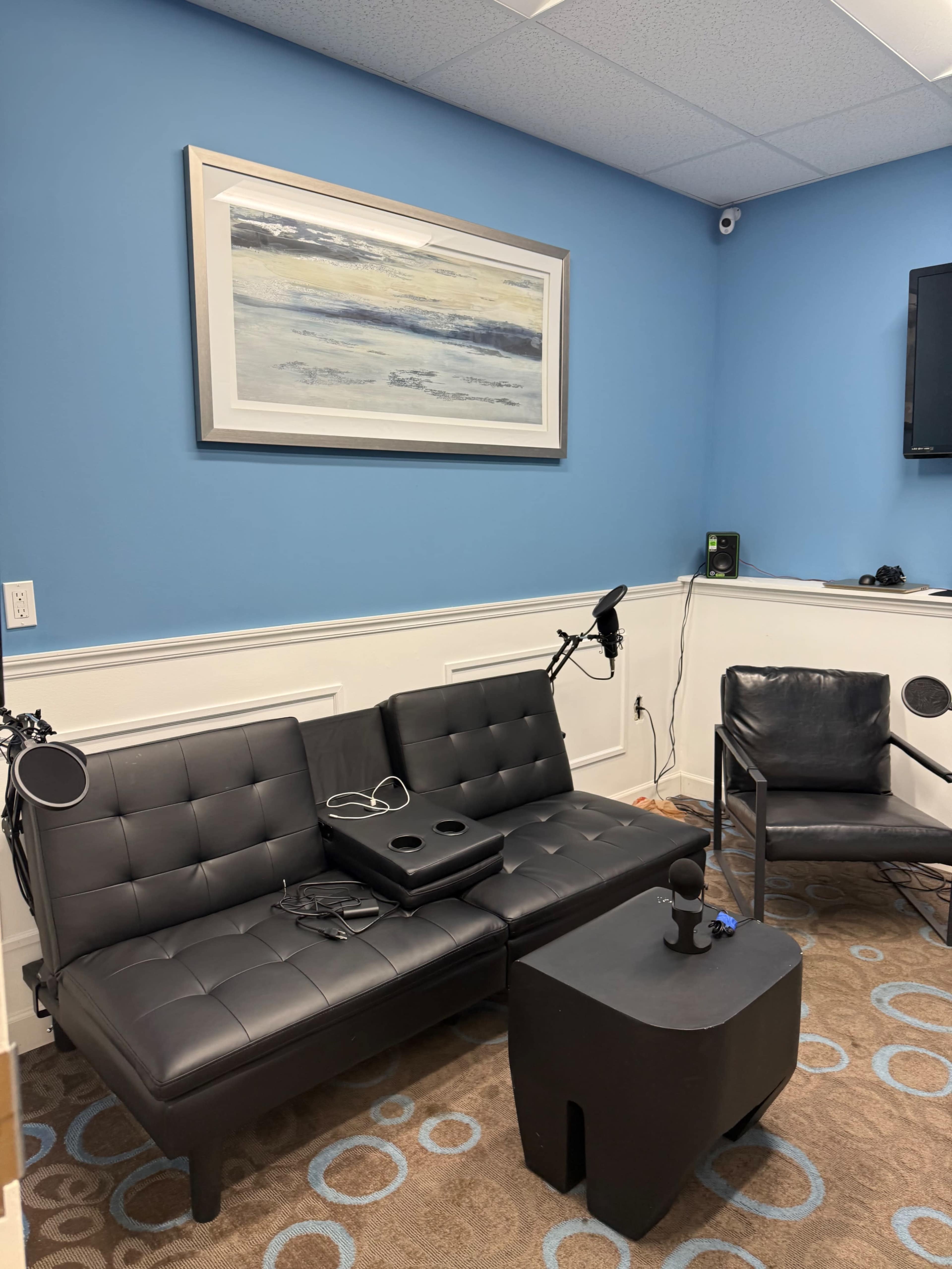 Luxury Office Meeting Space Baltimore County Image in Lochearn, Baltimore, MD