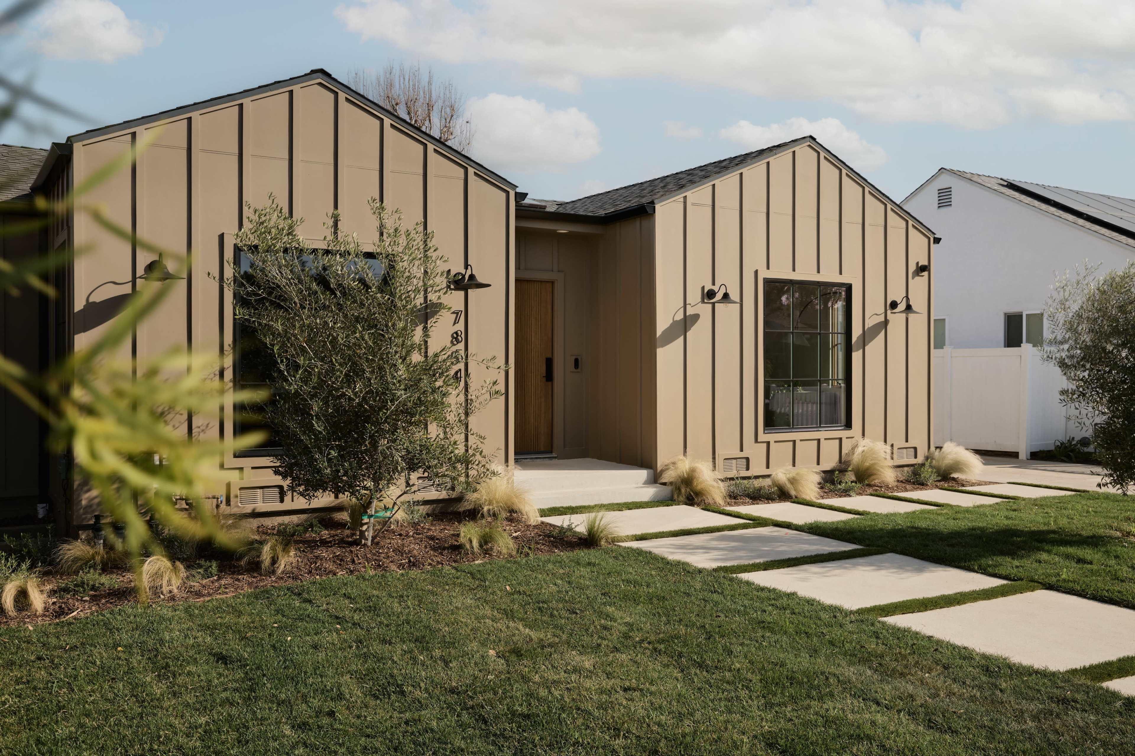 Modern House with Modern furnishing Image in Westchester, Los Angeles, CA