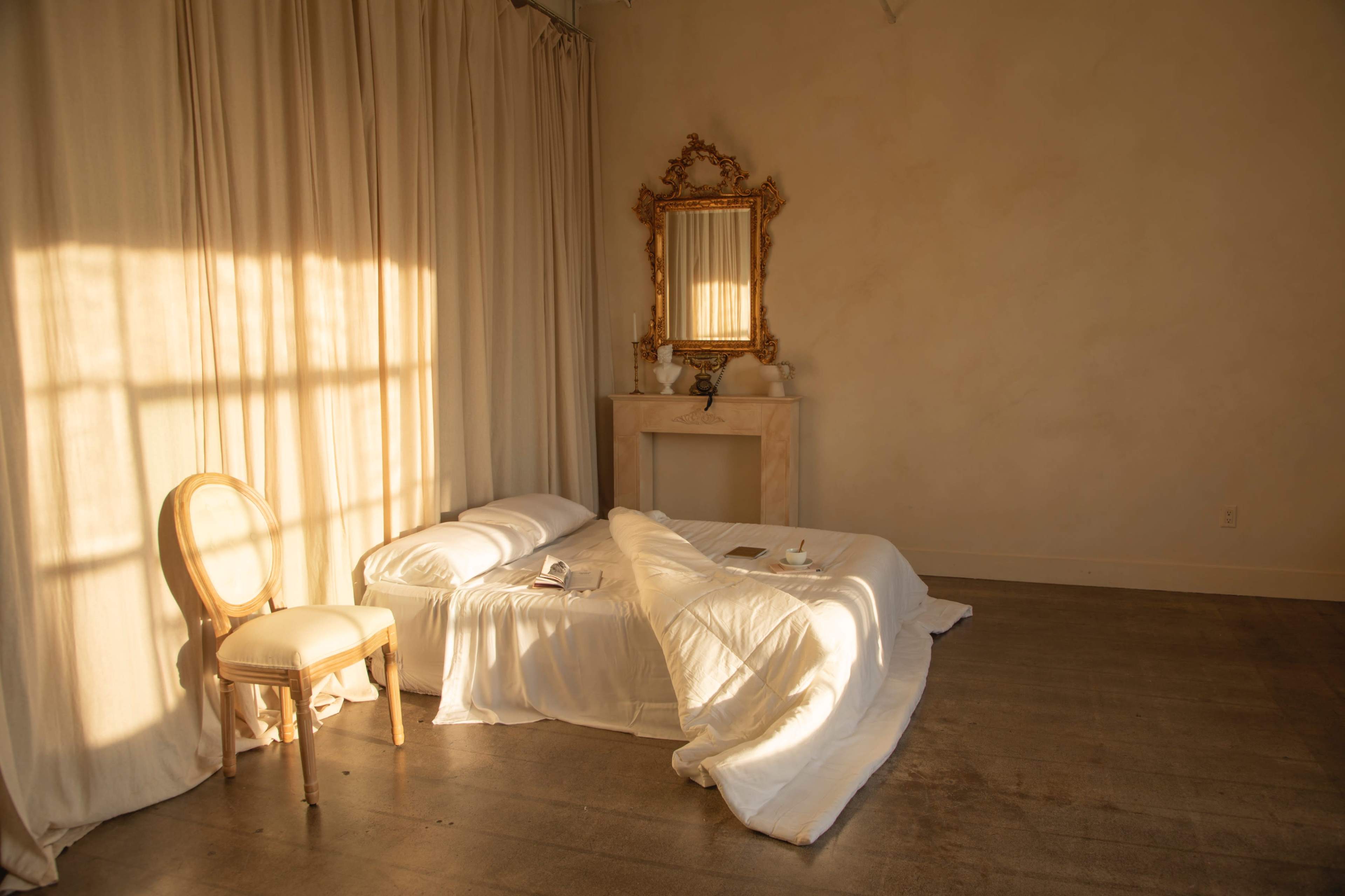 Minimalist Chic Natural Light West Facing Studio White Seamless Backdrop Image in Central LA, Los Angeles, CA