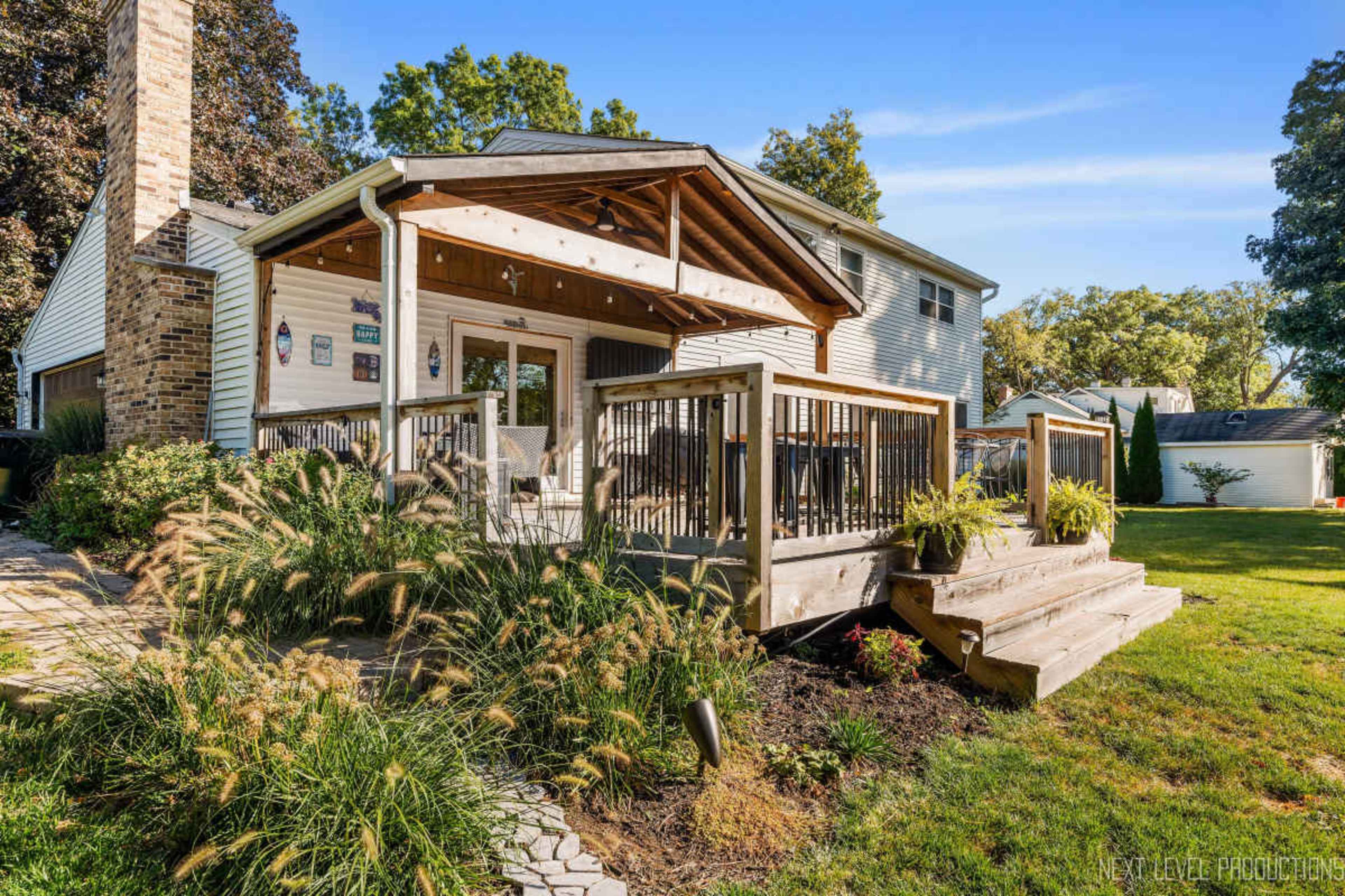 Sprawling Property Overlooking Seren LAKE! Great kitchen and backyard for filming Image in St. Charles Township, St. Charles, IL