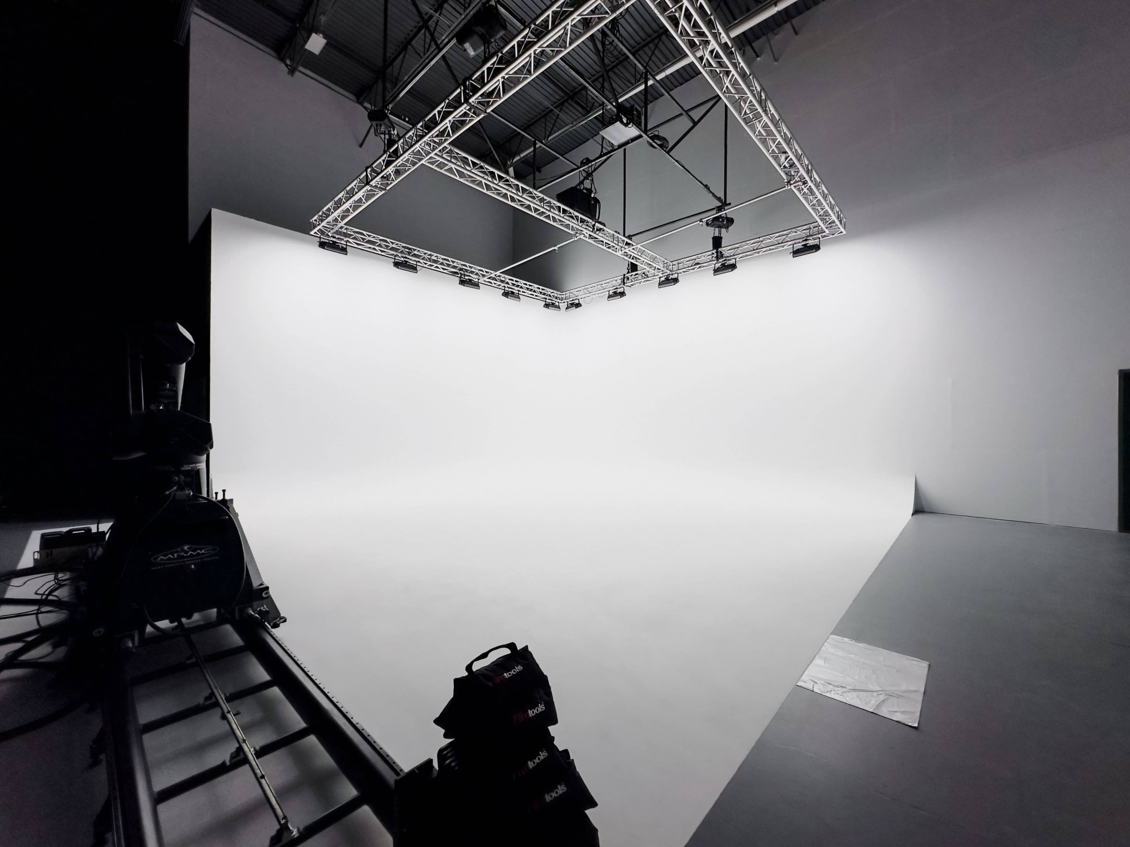 900 sqft 2- Wall Infinity Cyc Wall Studio (30'x30'x18') Image in Springville, Springville, UT