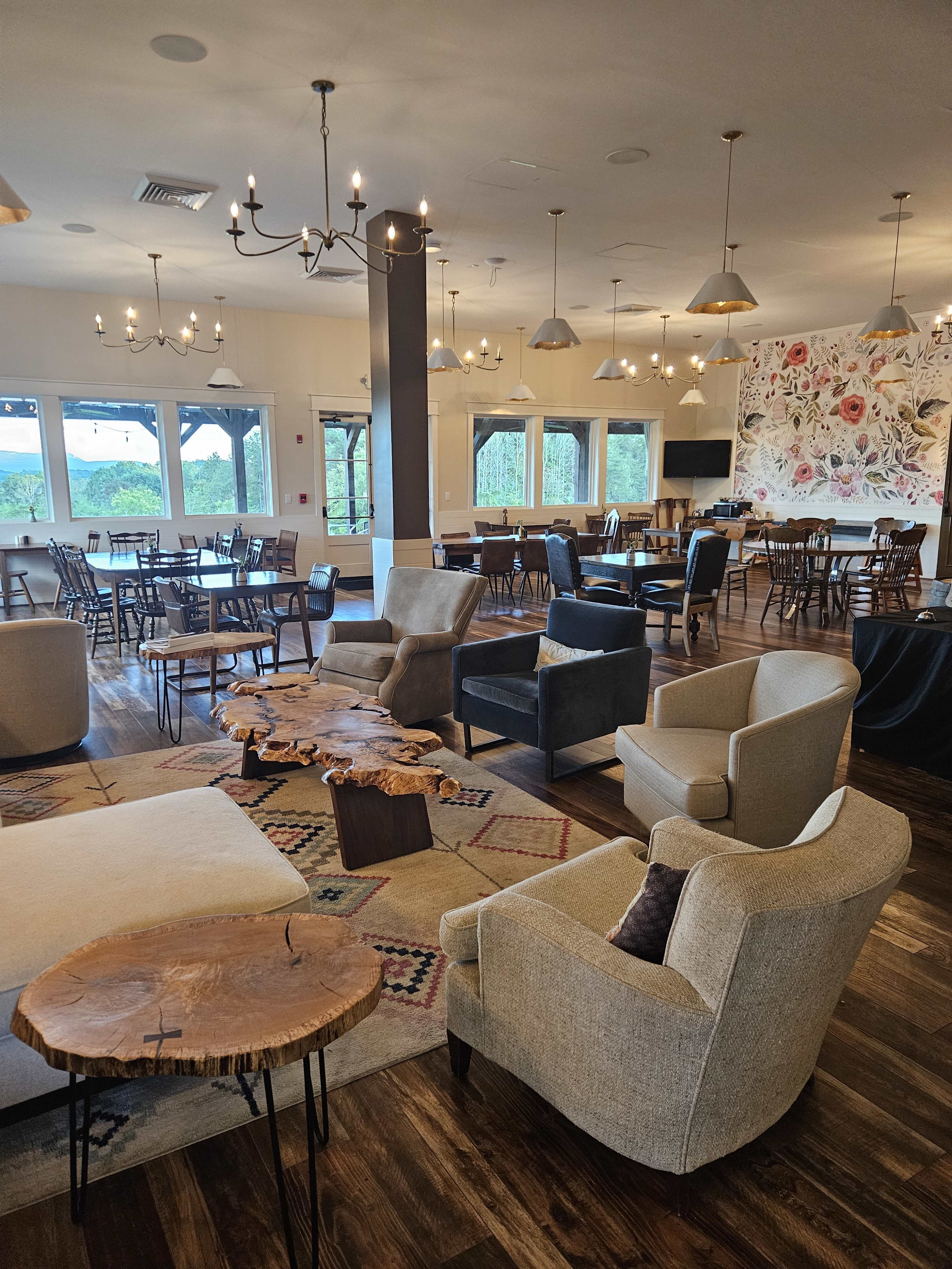 Boutique Hotel with Lodging Options and a Restaurant - The Restaurant Area Image in Westfield, Westfield, NC
