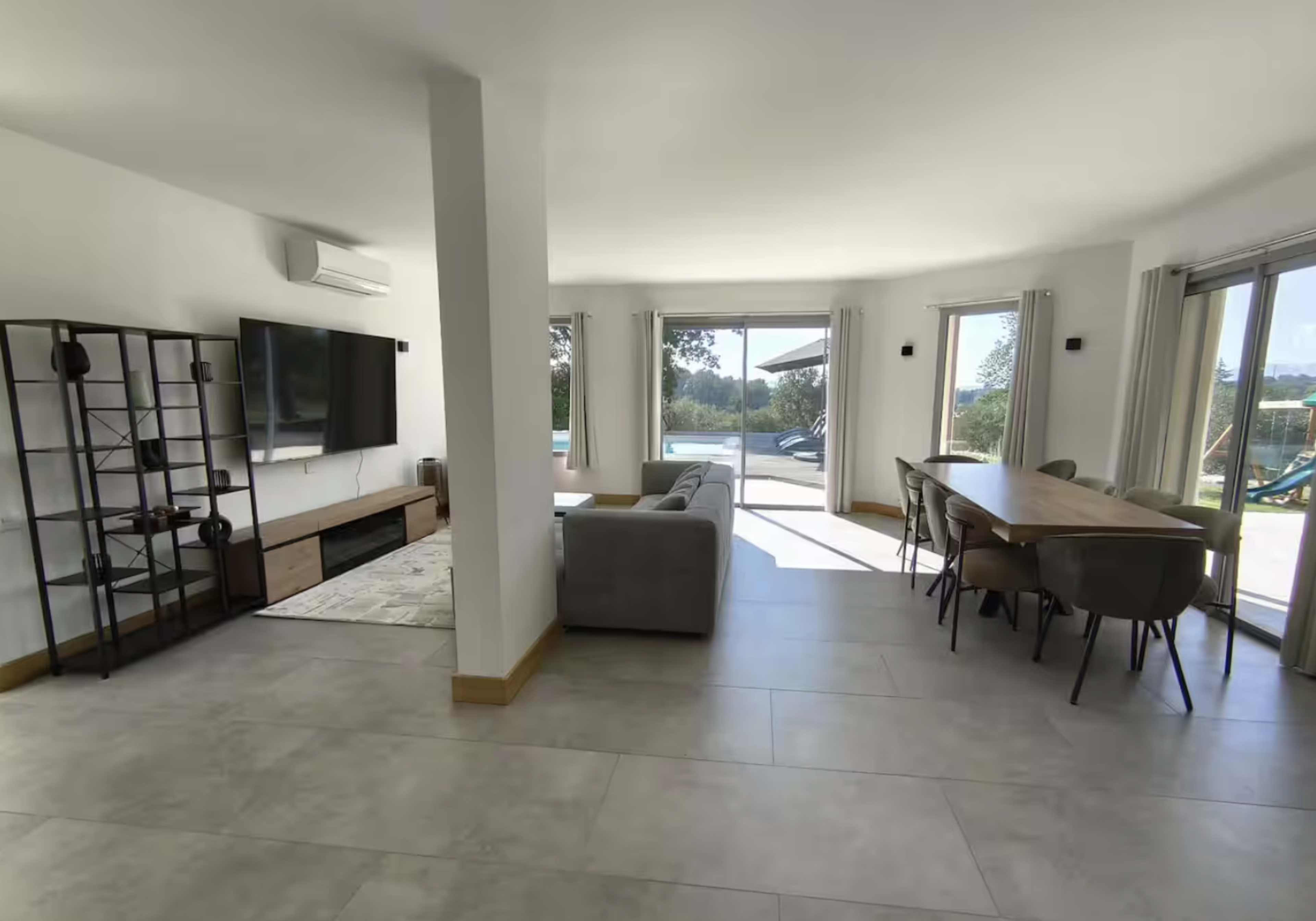 Villa Design Lumineuse avec Piscine — Idéale pour Shooting Mode, Publicités & Contenu Lifestyle Image in , chateauneuf grasse