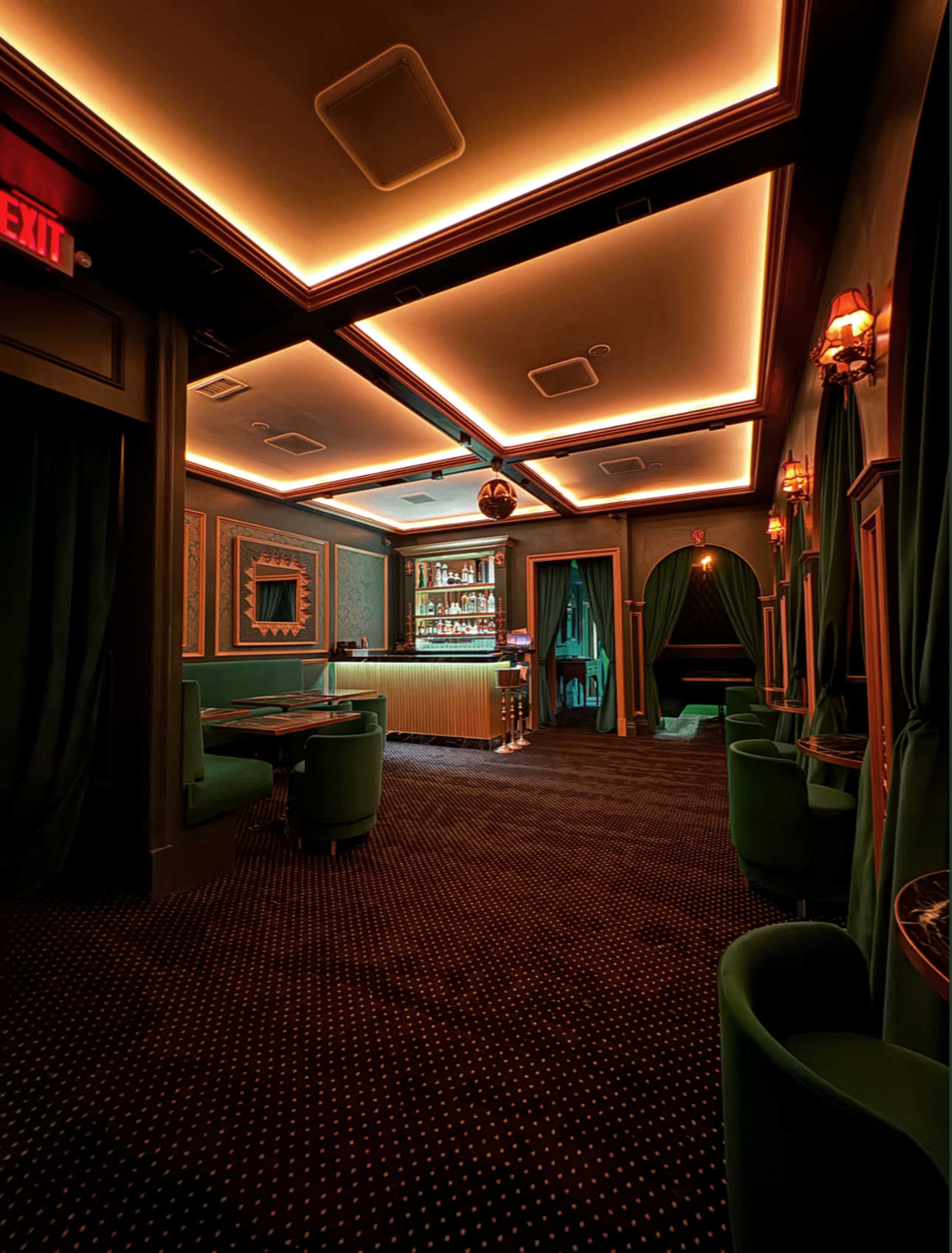 Parisian Luxury Restaurant And Bar In The Heart of Sunset Boulevard Image in Central LA, Los Angeles, CA