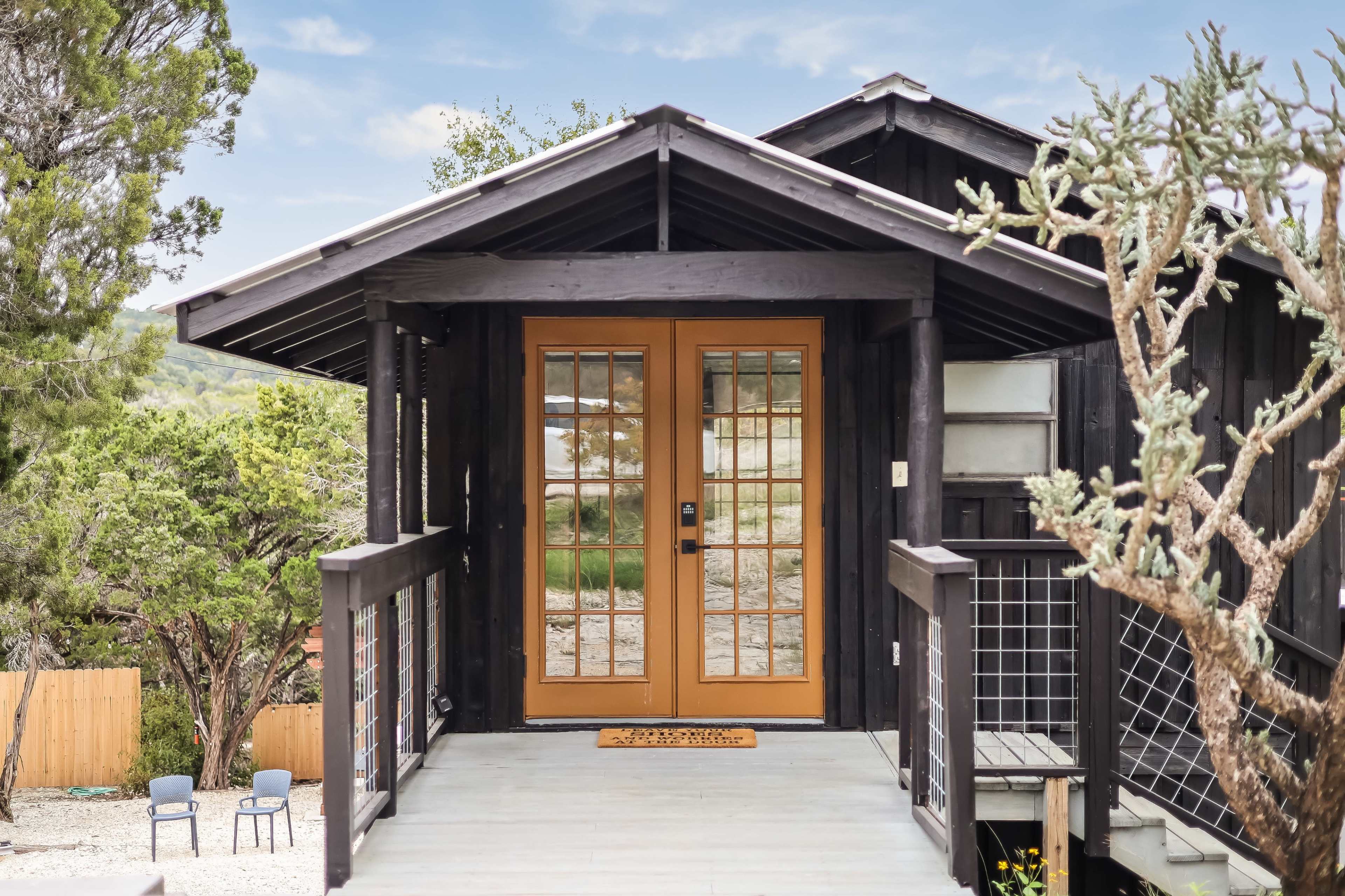 Summer camp vibes! Hill Country Oasis with fire pit and hot tubs; Perfect for small retreats Image in , Jonestown, TX