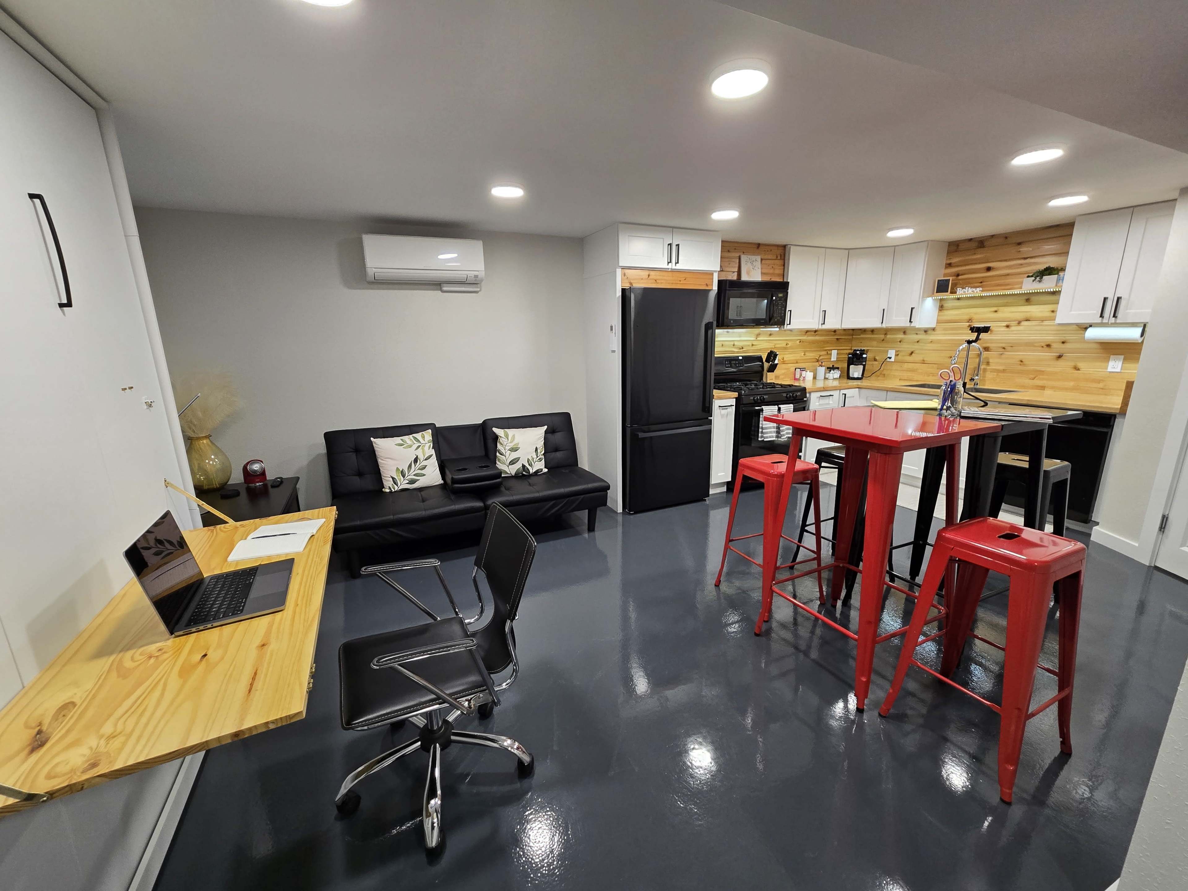 Aesthetic Urban Studio: Mini Chef’s Kitchen, Sauna & Fast WiFi Image in Kennydale, Renton, WA