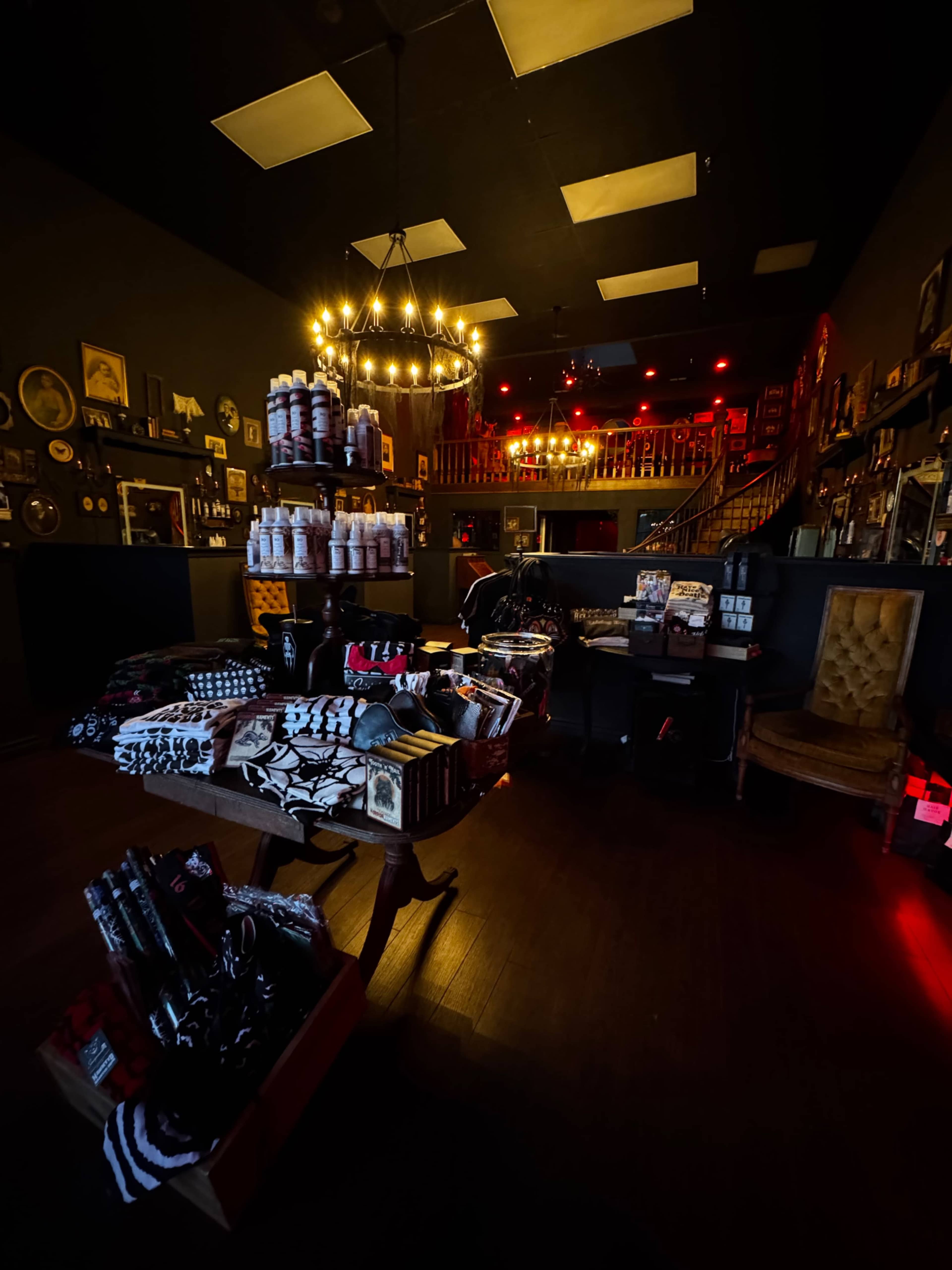 Spooky Victorian Gothic Salon Image in Saugus, Santa clarita, CA