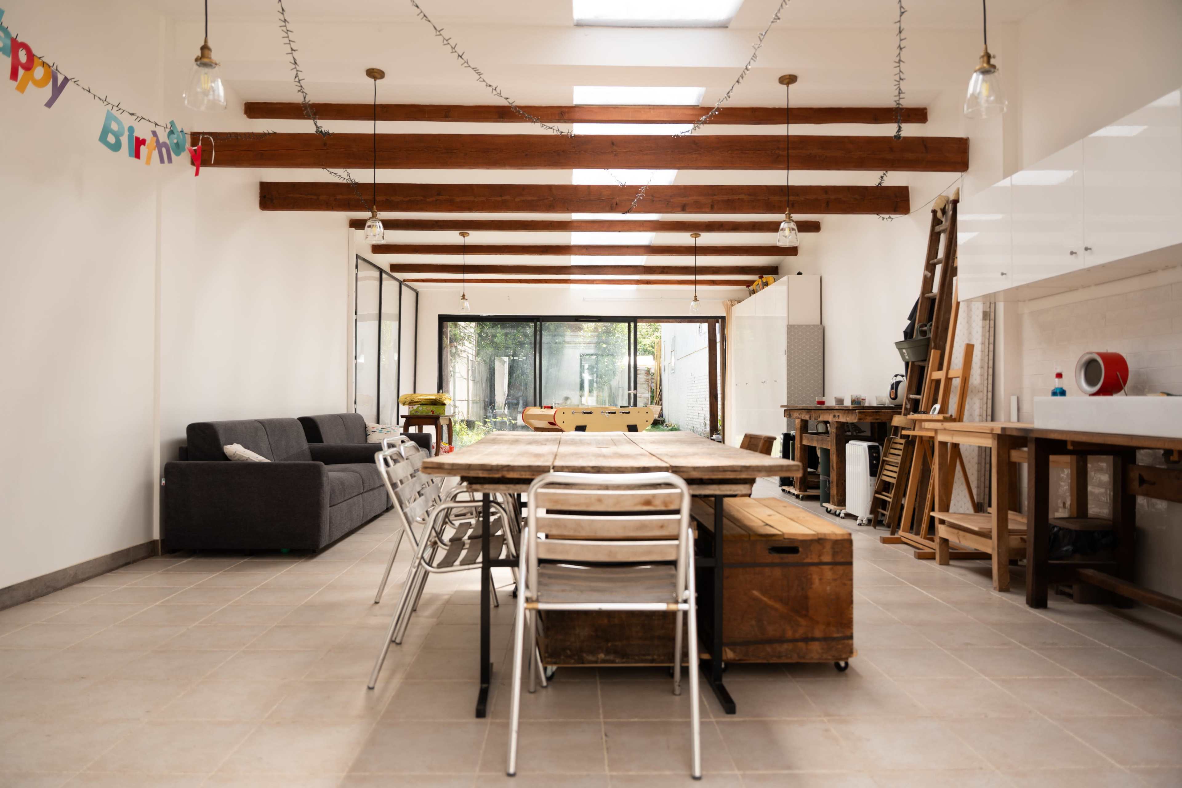 Atelier industriel rustique dans l'esprit loft creatif Image in , Montreuil