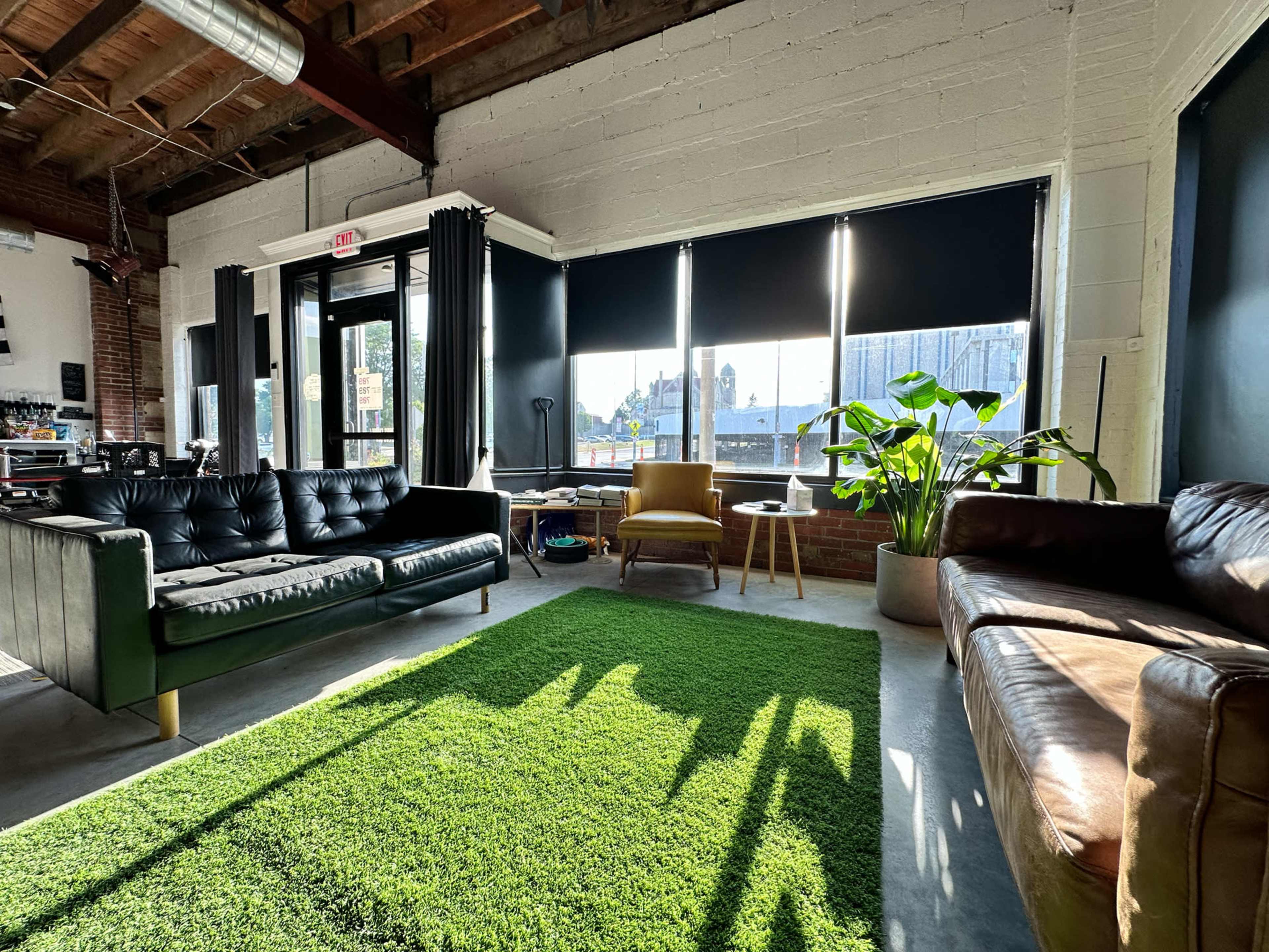 Ground level photo/video studio with garage door Image in Riverview, Kansas City, KS