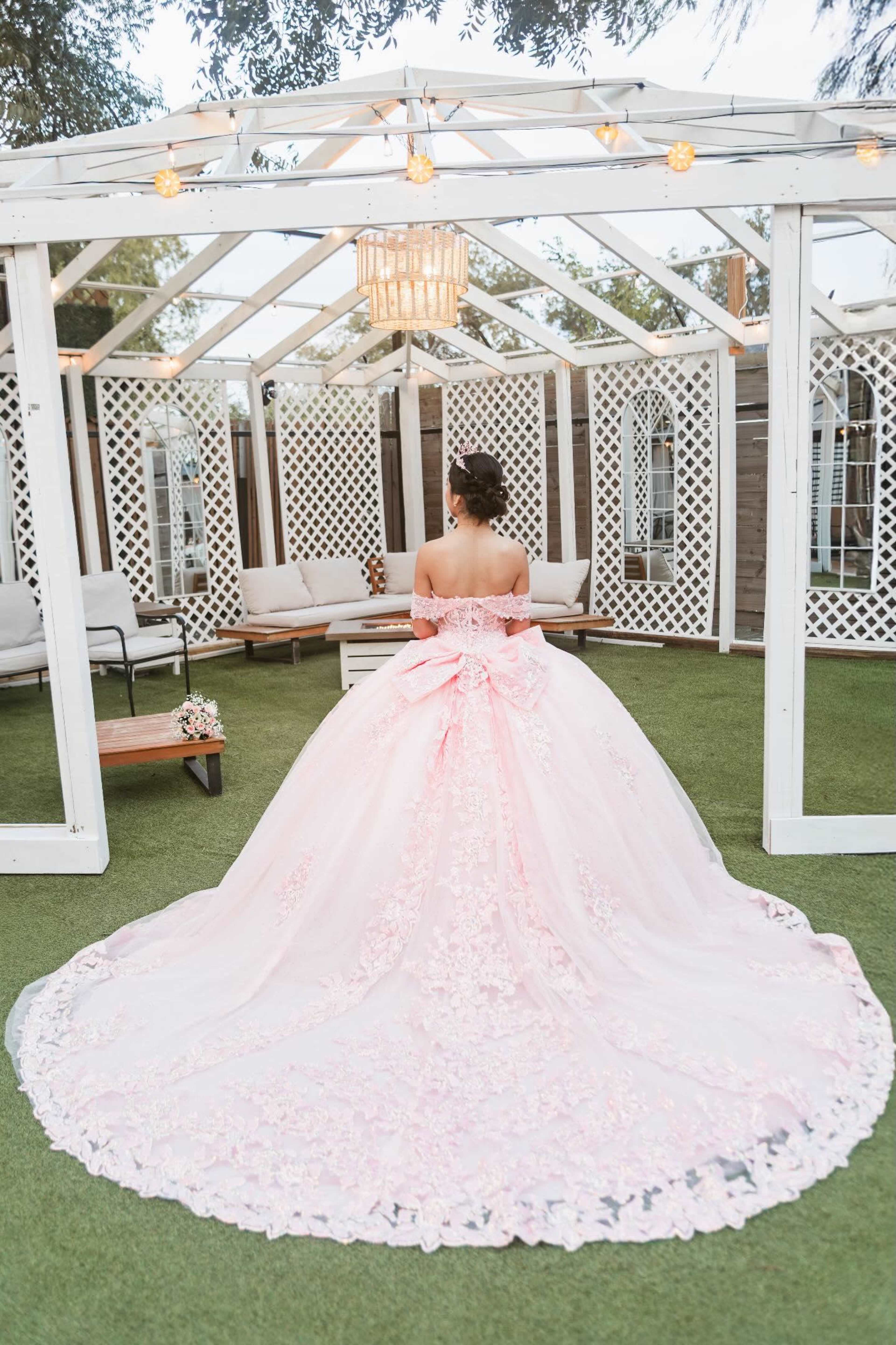 Modern Bungalow – Perfect for Events, Weddings, Babyshowers, Bridal Shower, Birthdays - More Image in Independence Heights, Houston, TX