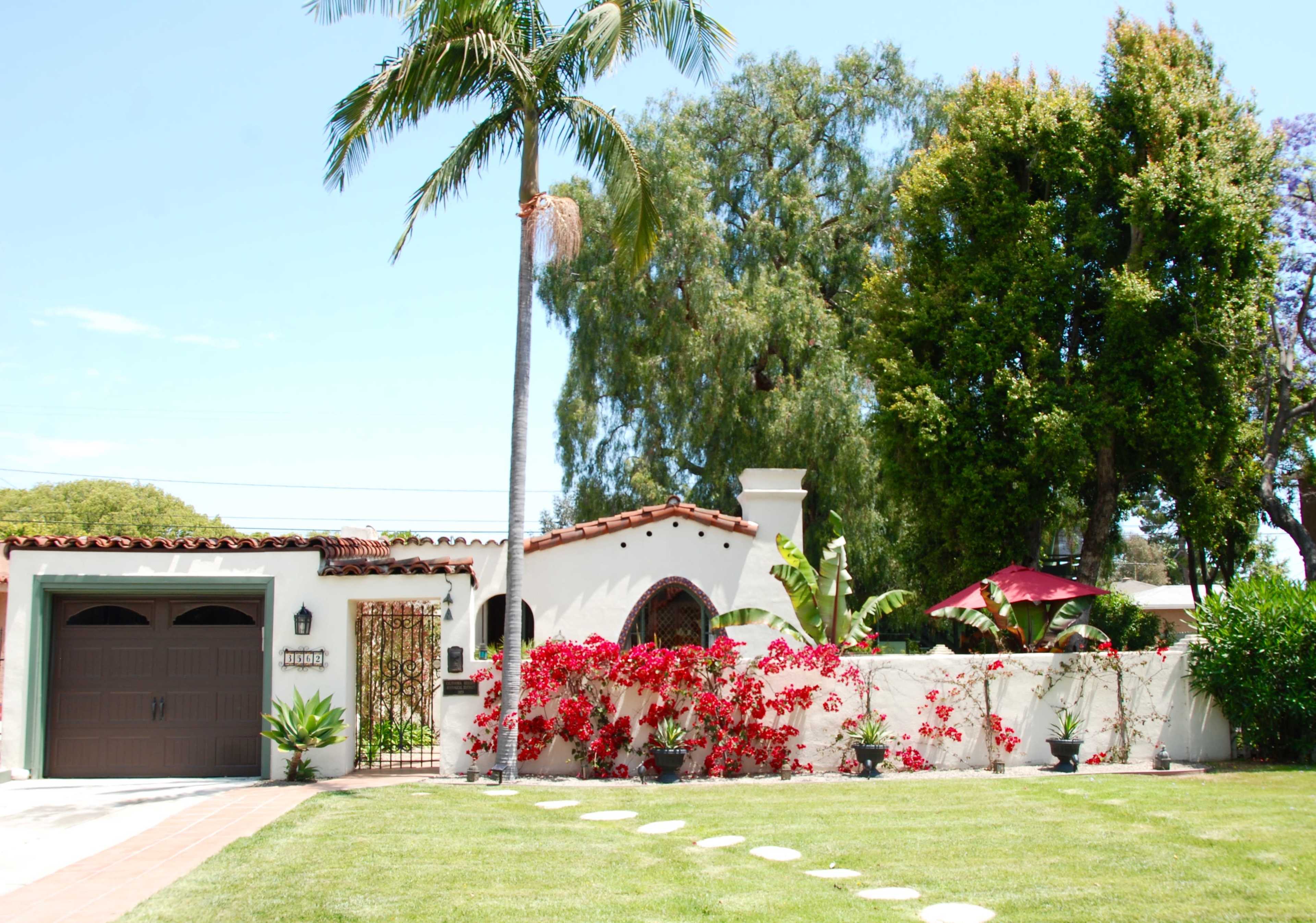 1929 Spanish Boho Bungalow Image in California Heights, Long Beach, CA