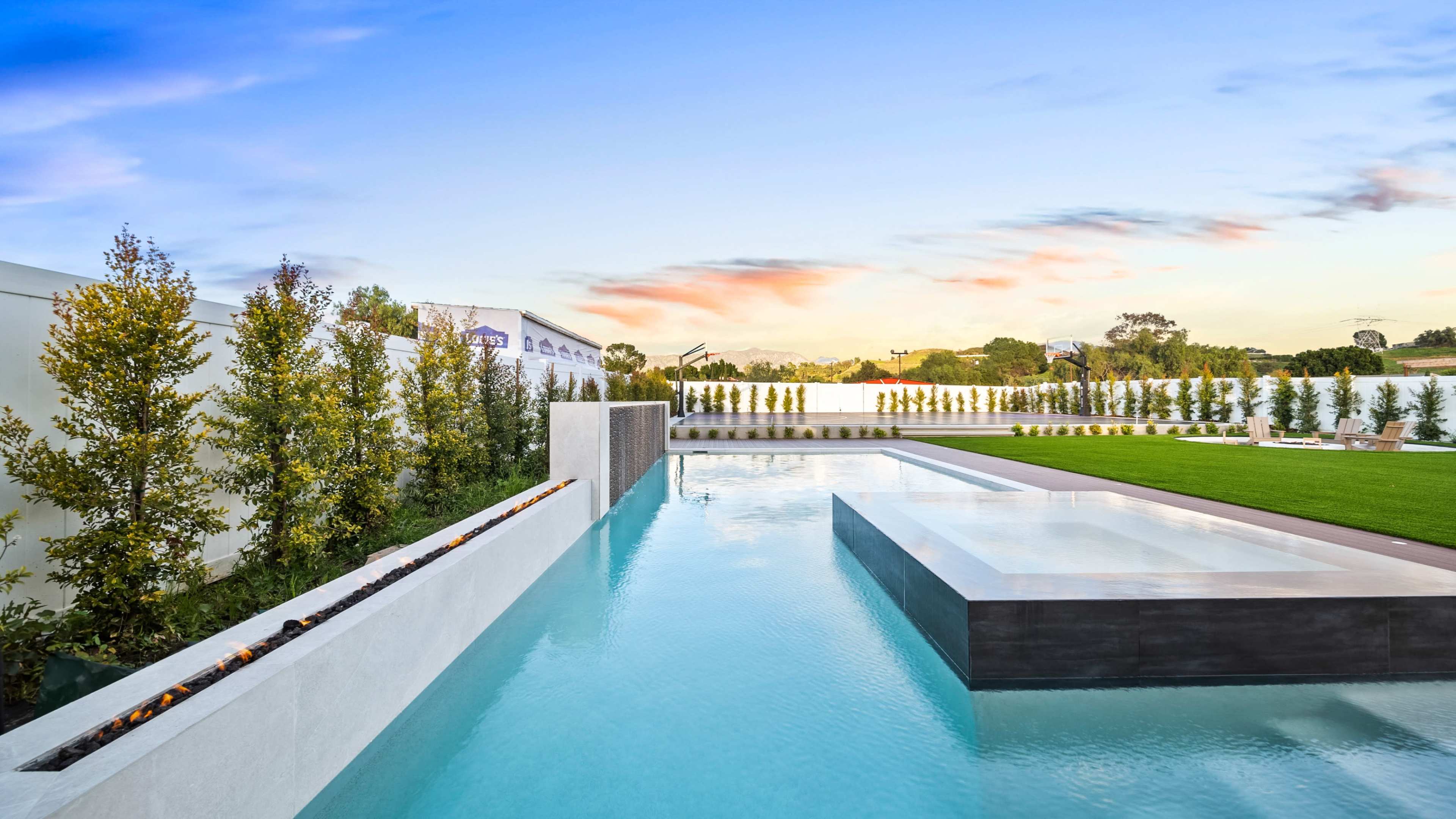 Modern Backyard Space Image in Shadow Hills, Sun Valley, CA