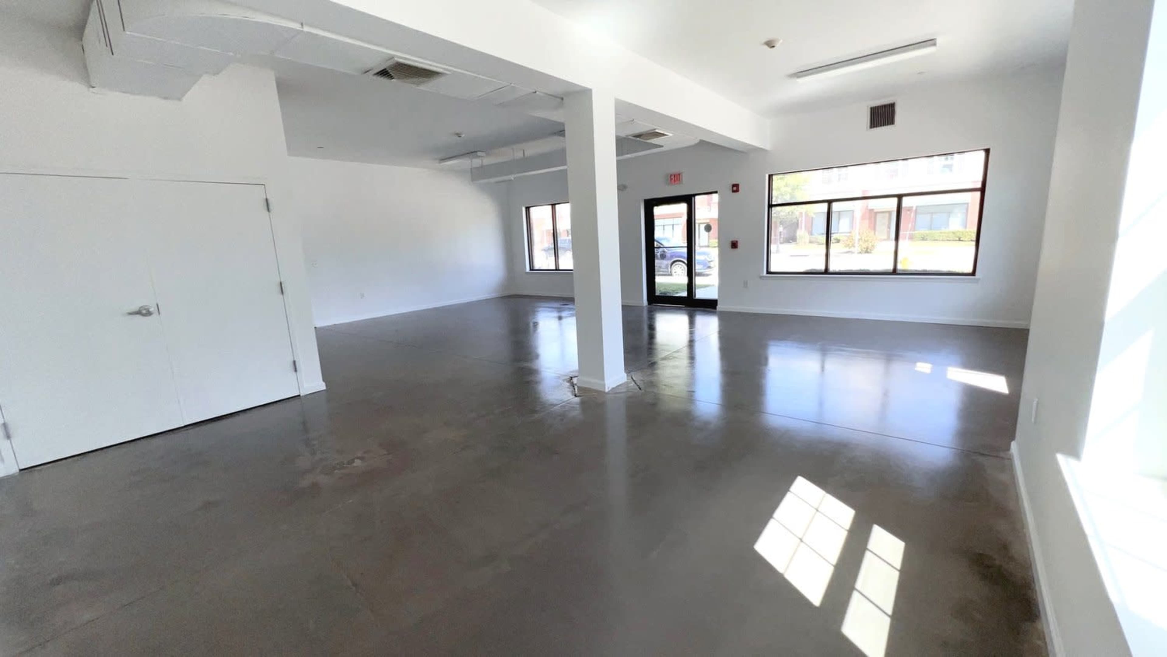Cozy Studio in Residential Neighborhood with Natural Light Image in Brookhaven, Coram, NY