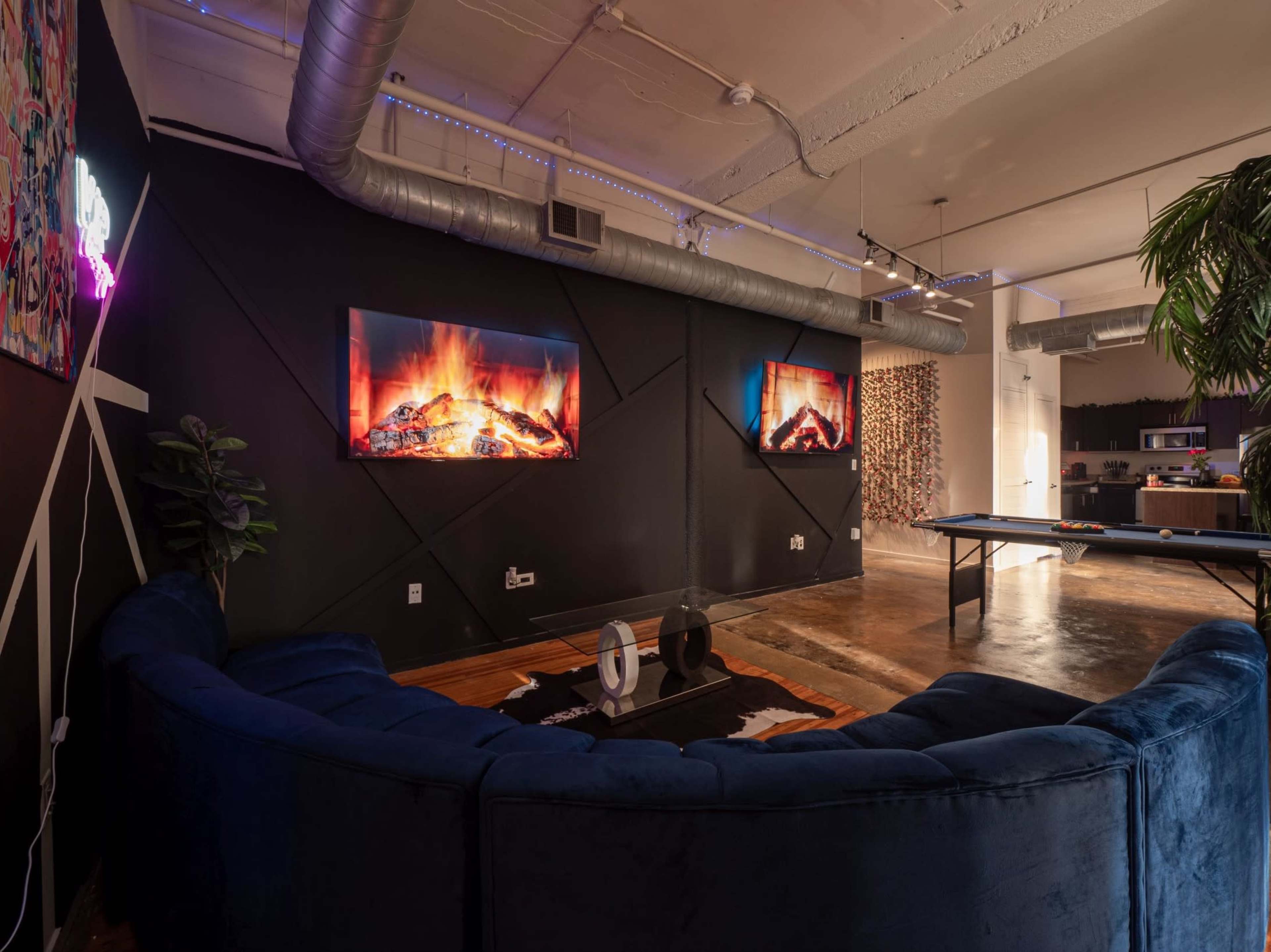 Downtown Loft with lots of Creative Space ! Private Balcony ! Image in Dallas Downtown Historic District, Dallas, TX
