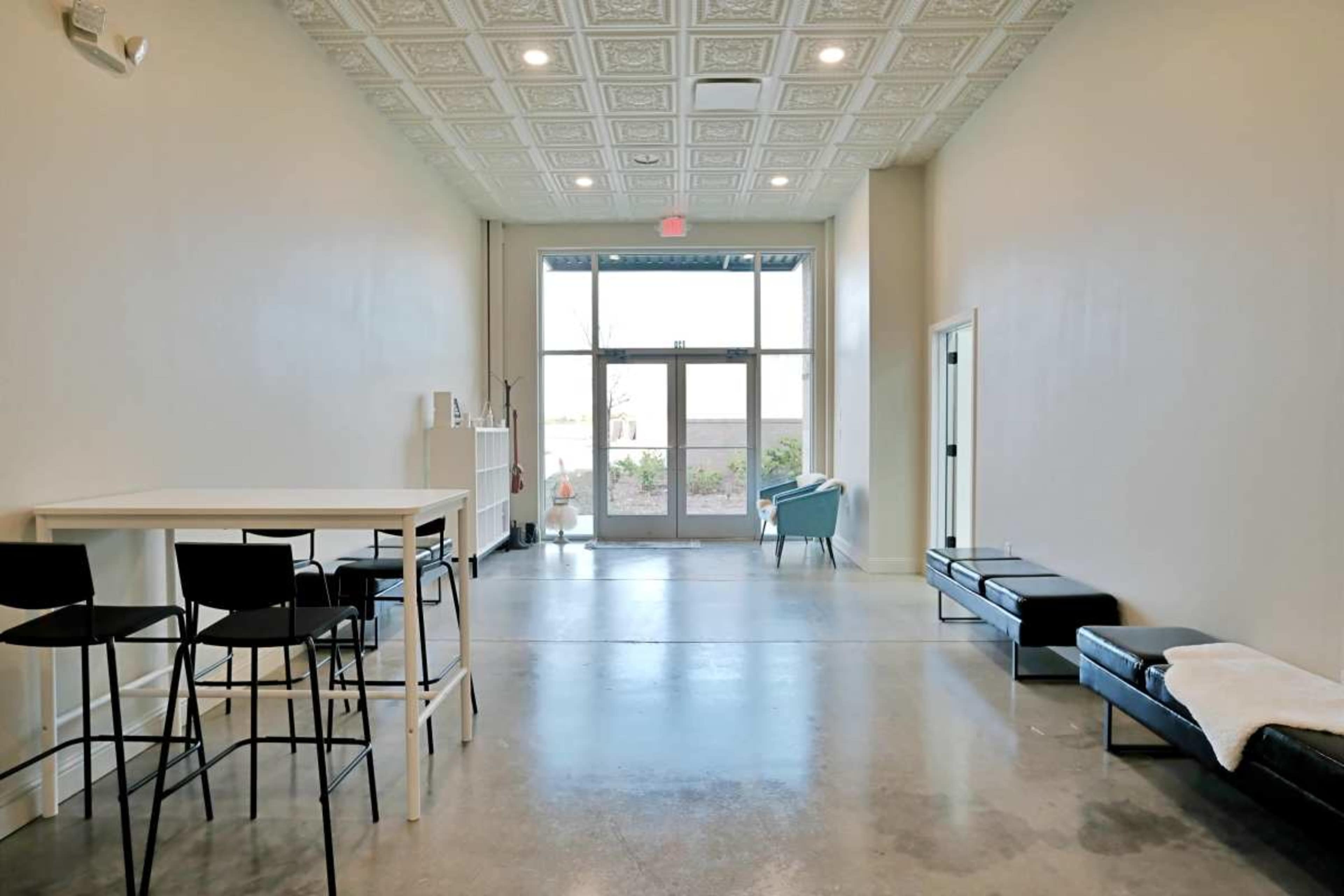 Airy Elegance:  Modern Loft Studio Event Space for Creatives Image in Northwest Carrollton, Carrollton, TX