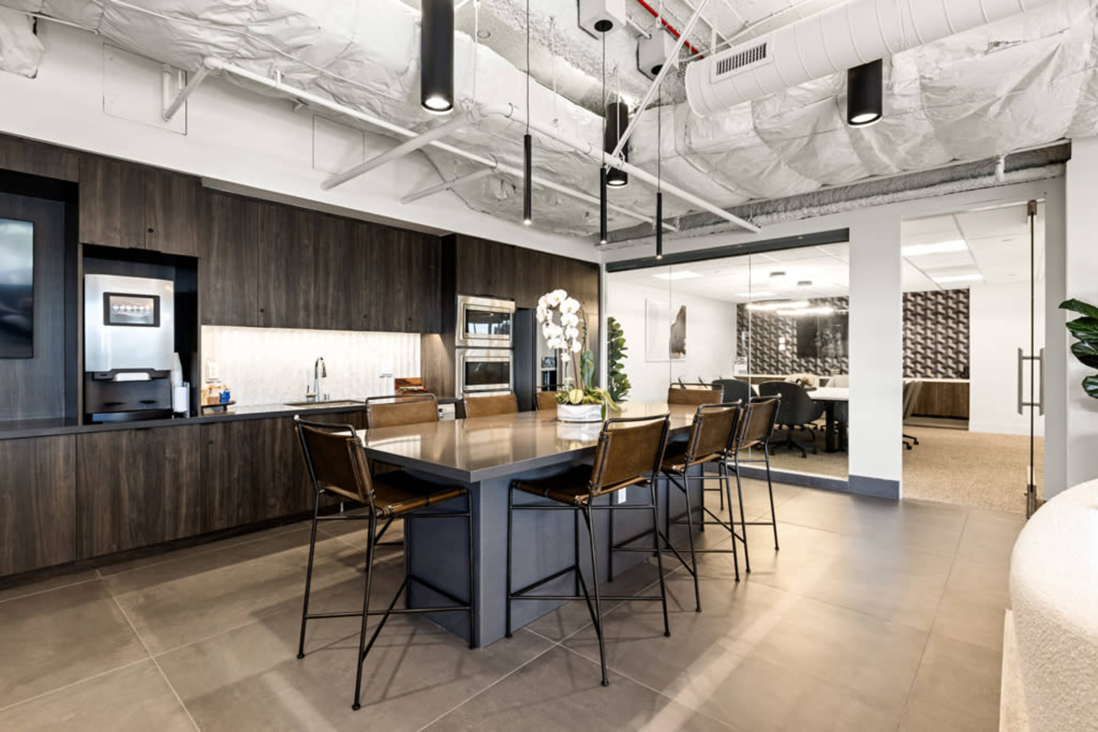 Private 6 Person Meeting Room Image in Beverly Hills, BEVERLY HILLS, CA