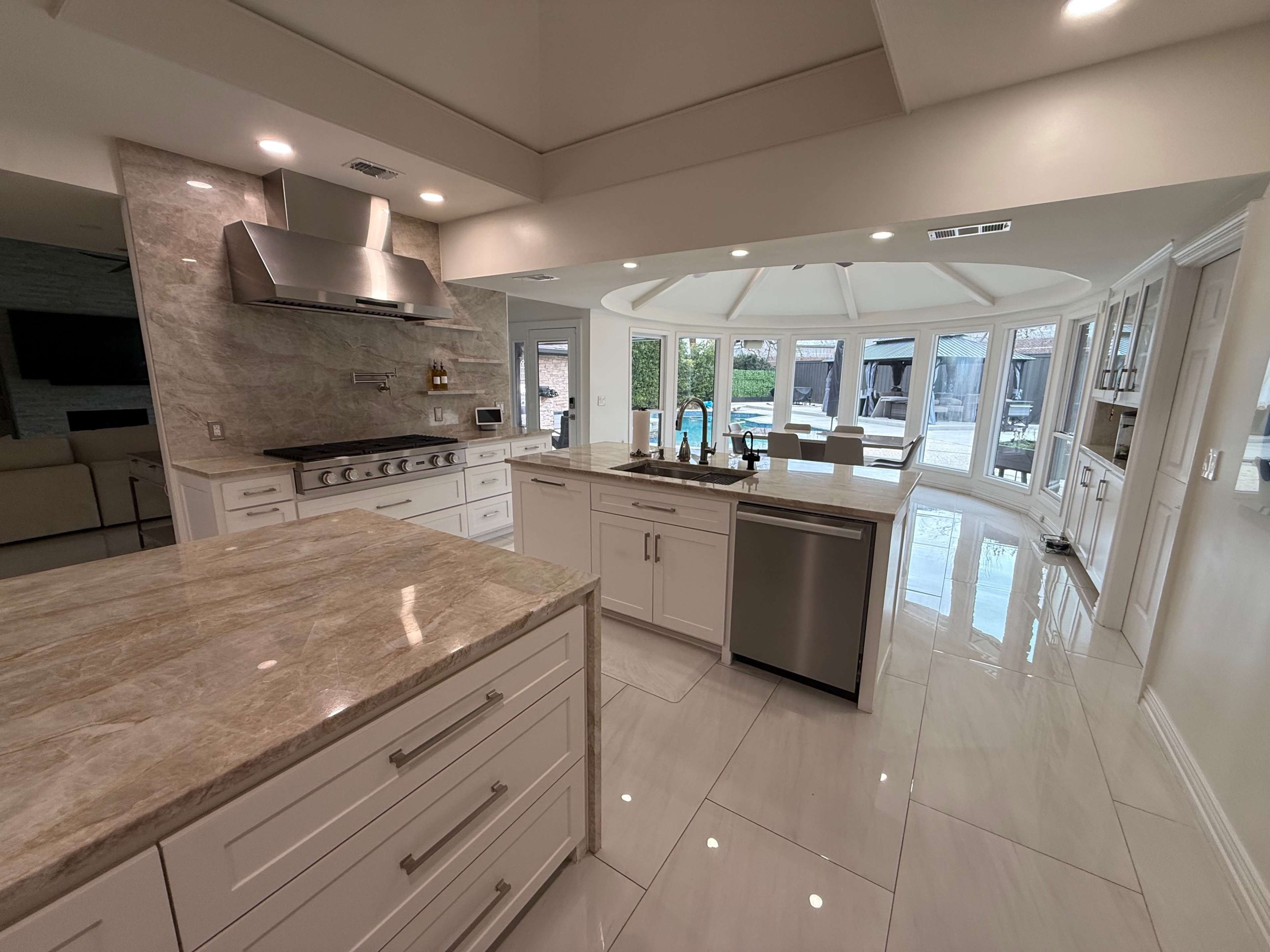 Luxury Designer Kitchen with Taj Mahal Quartzite & All Dacor Appliances Image in Willow Bend Lakes, plano, TX