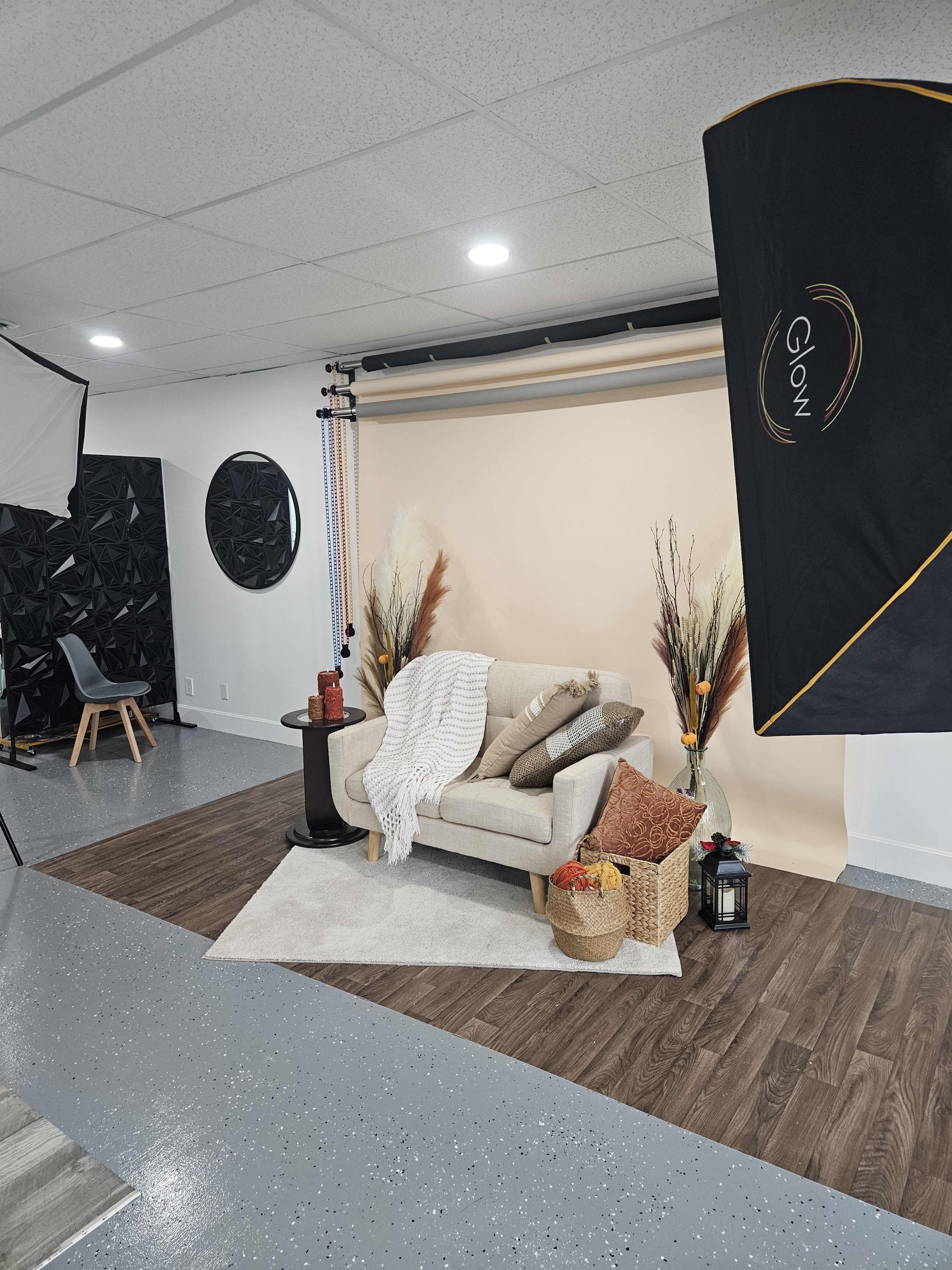 Well lit, open studio space near historic Independence Square Image in Blue Township, Independence, MO